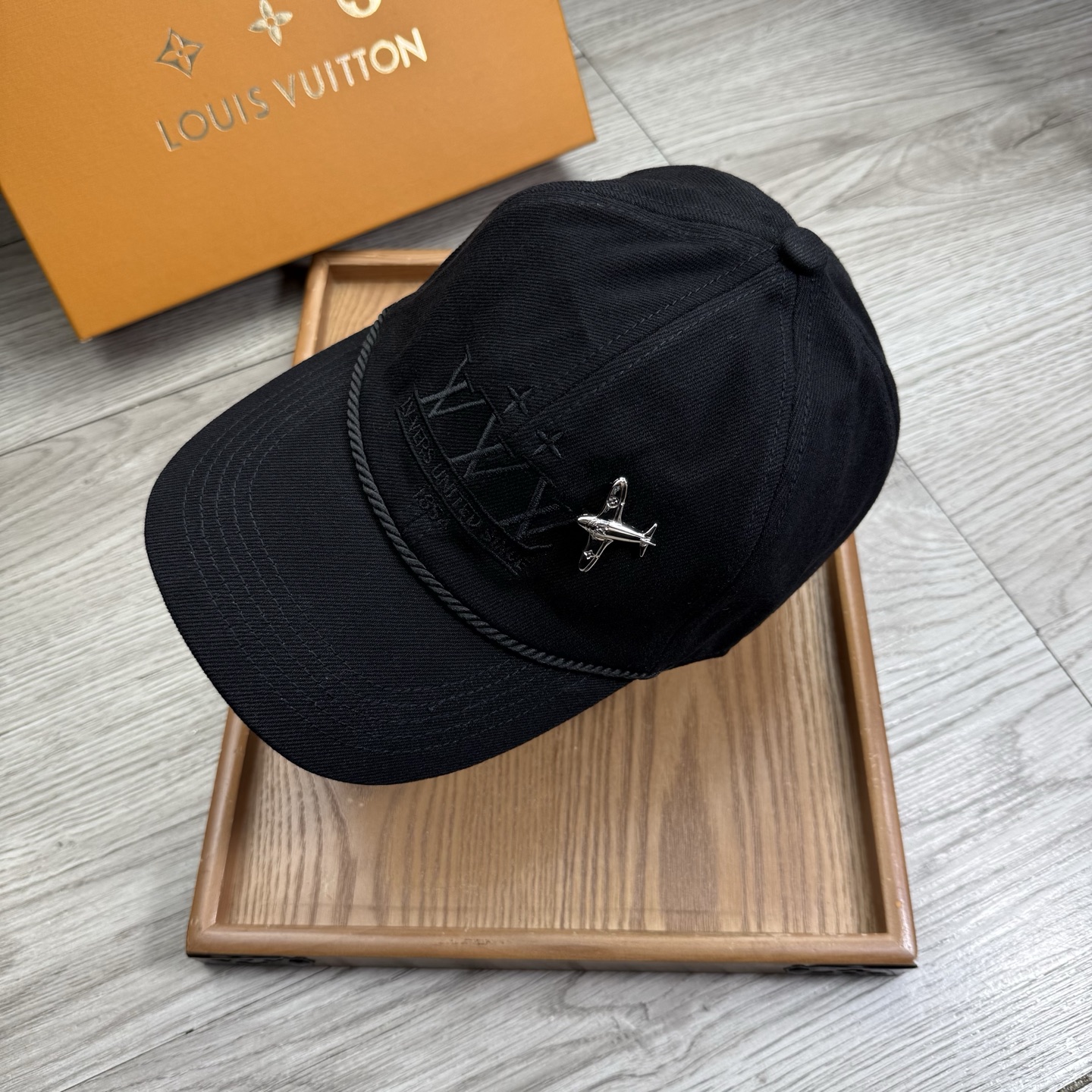 。L家。【配防尘袋】新品棒球帽！材质：纯棉！透气性好！春天挡风，夏天防晒必备单品！颜色大气！款式新颖别致