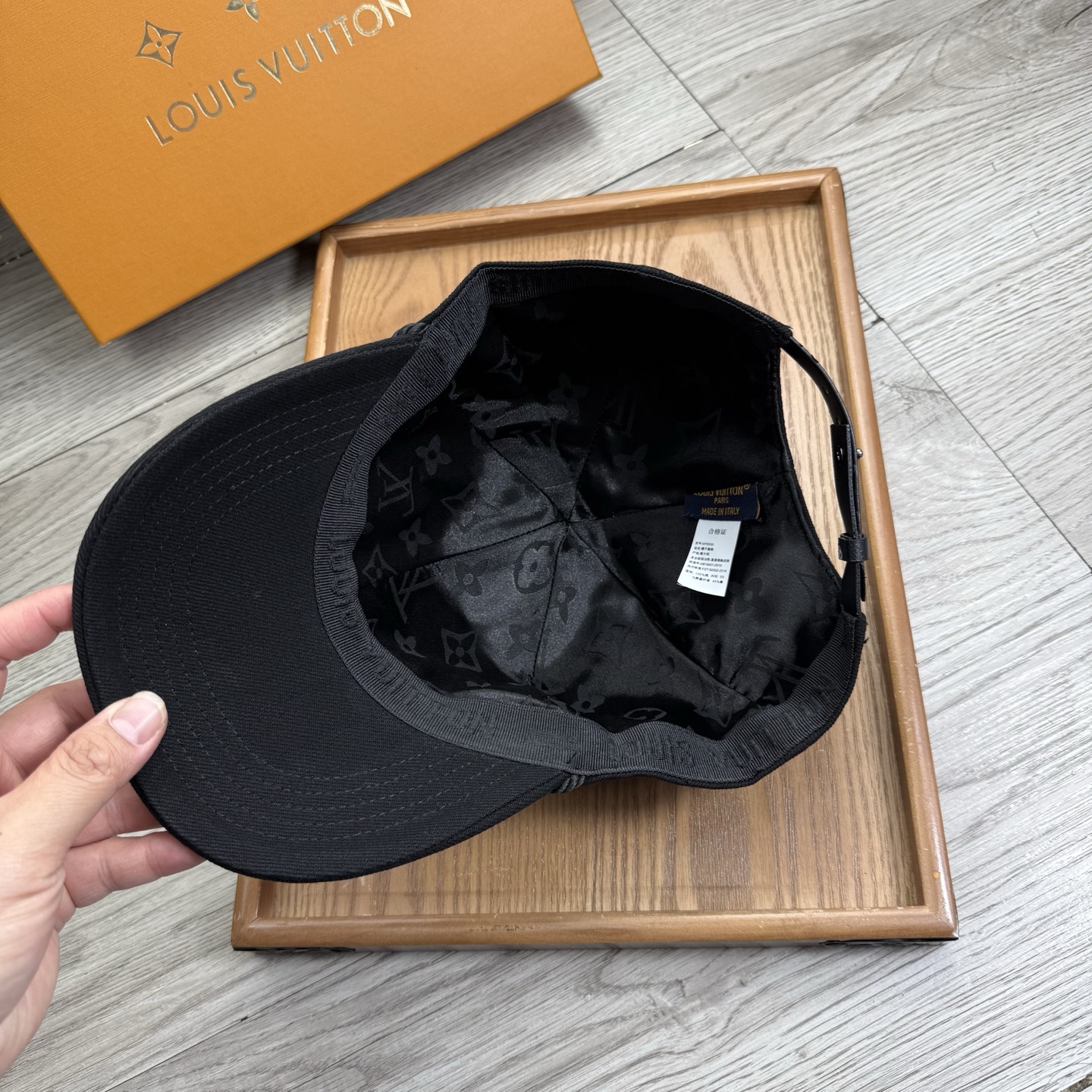 。L家。【配防尘袋】新品棒球帽！材质：纯棉！透气性好！春天挡风，夏天防晒必备单品！颜色大气！款式新颖别致