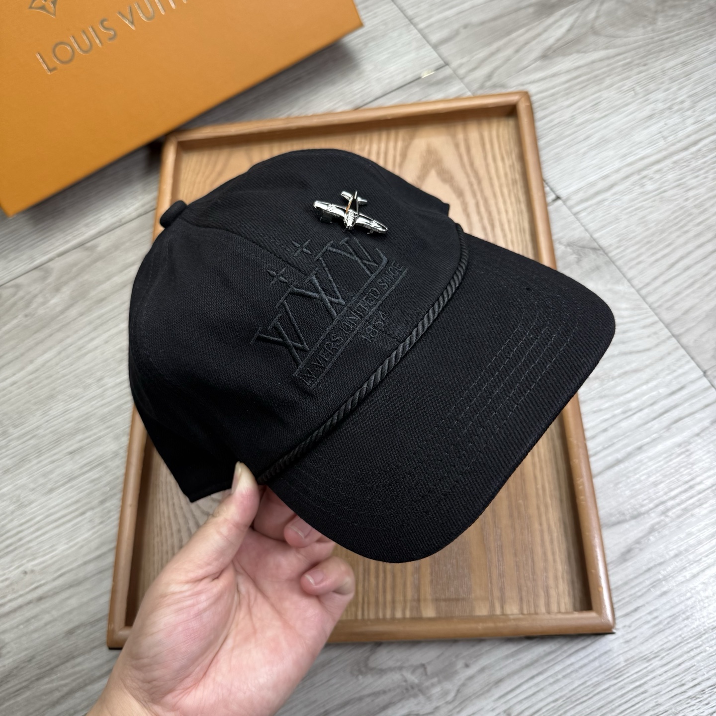 。L家。【配防尘袋】新品棒球帽！材质：纯棉！透气性好！春天挡风，夏天防晒必备单品！颜色大气！款式新颖别致