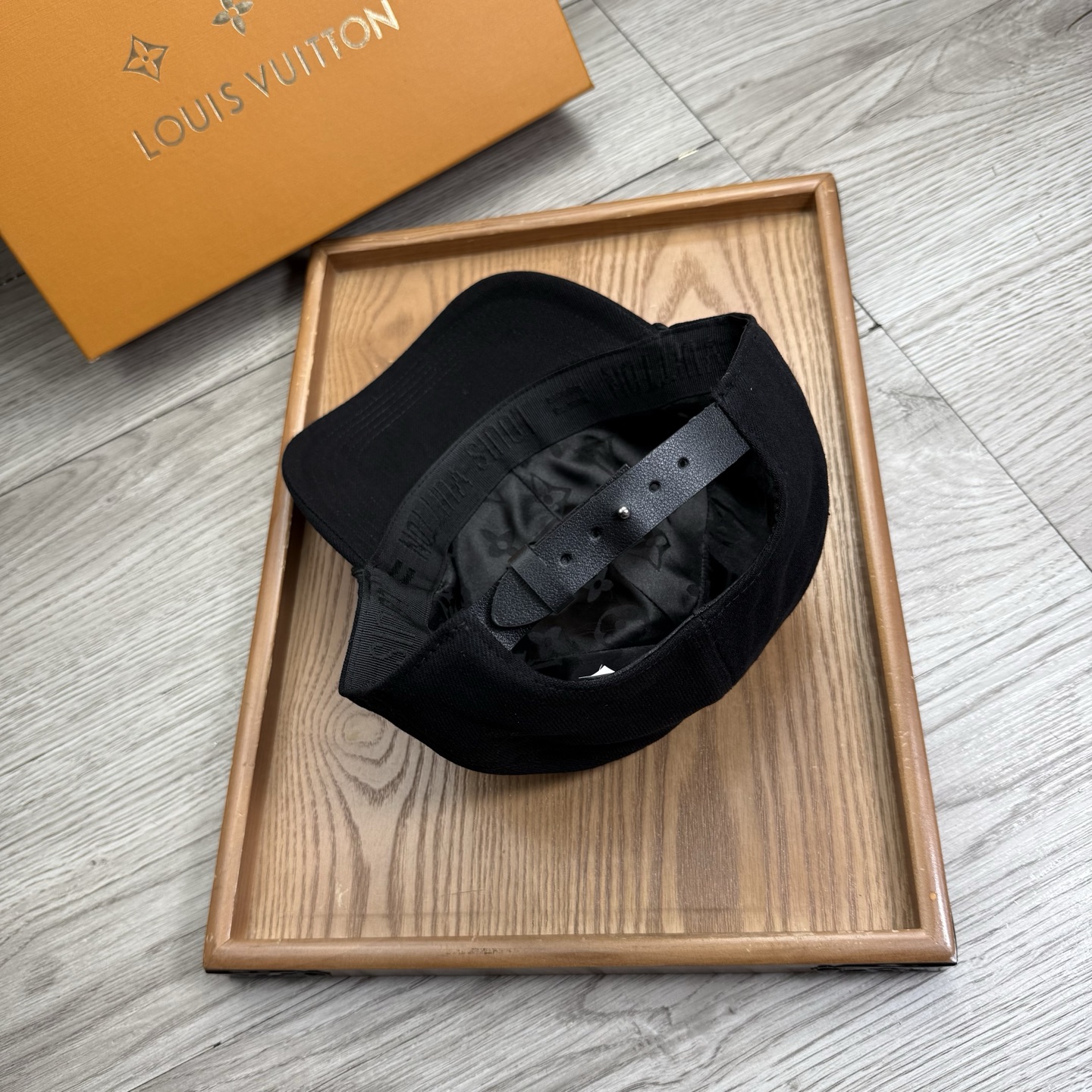 。L家。【配防尘袋】新品棒球帽！材质：纯棉！透气性好！春天挡风，夏天防晒必备单品！颜色大气！款式新颖别致