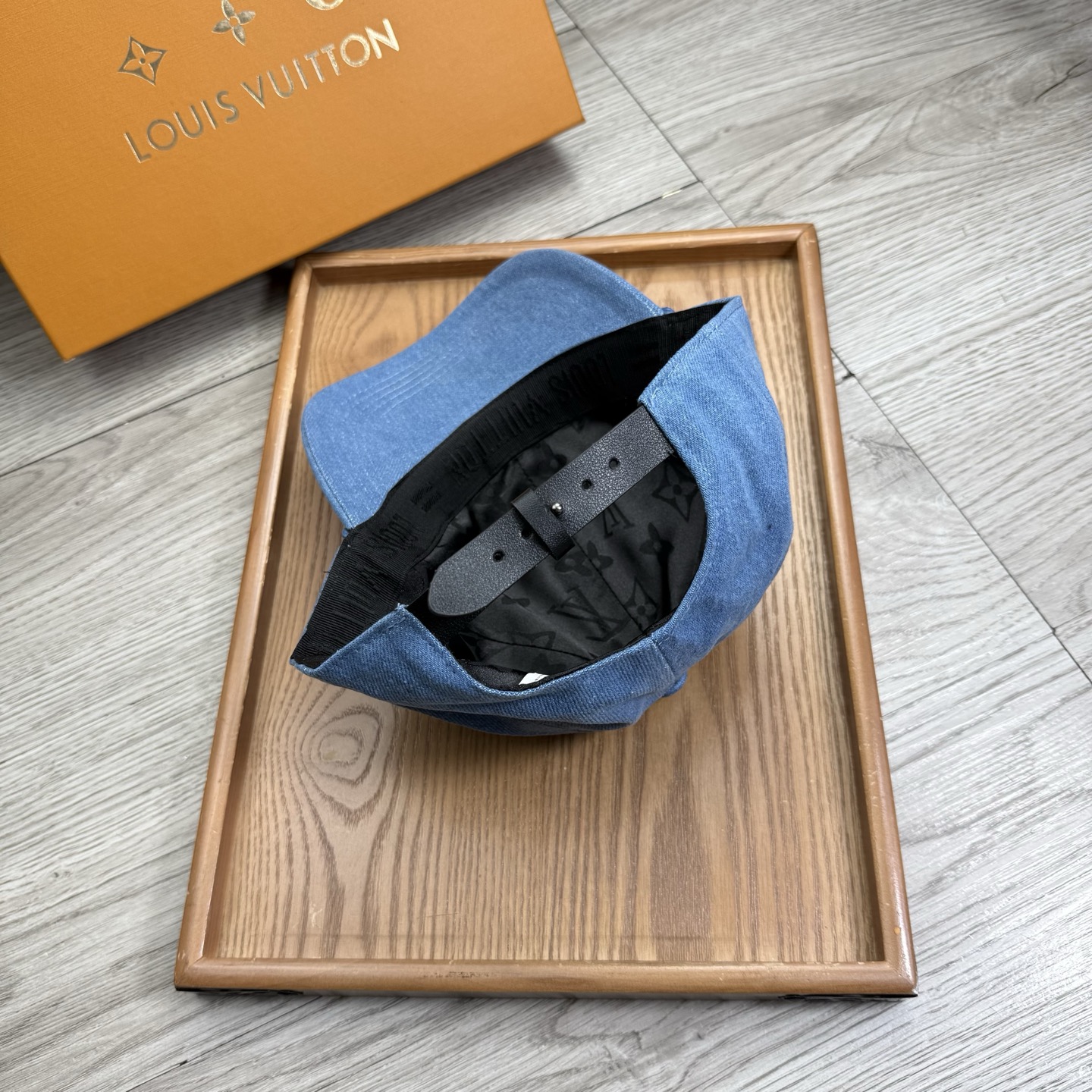 。L家。【配防尘袋】新品棒球帽！材质：纯棉！透气性好！春天挡风，夏天防晒必备单品！颜色大气！款式新颖别致