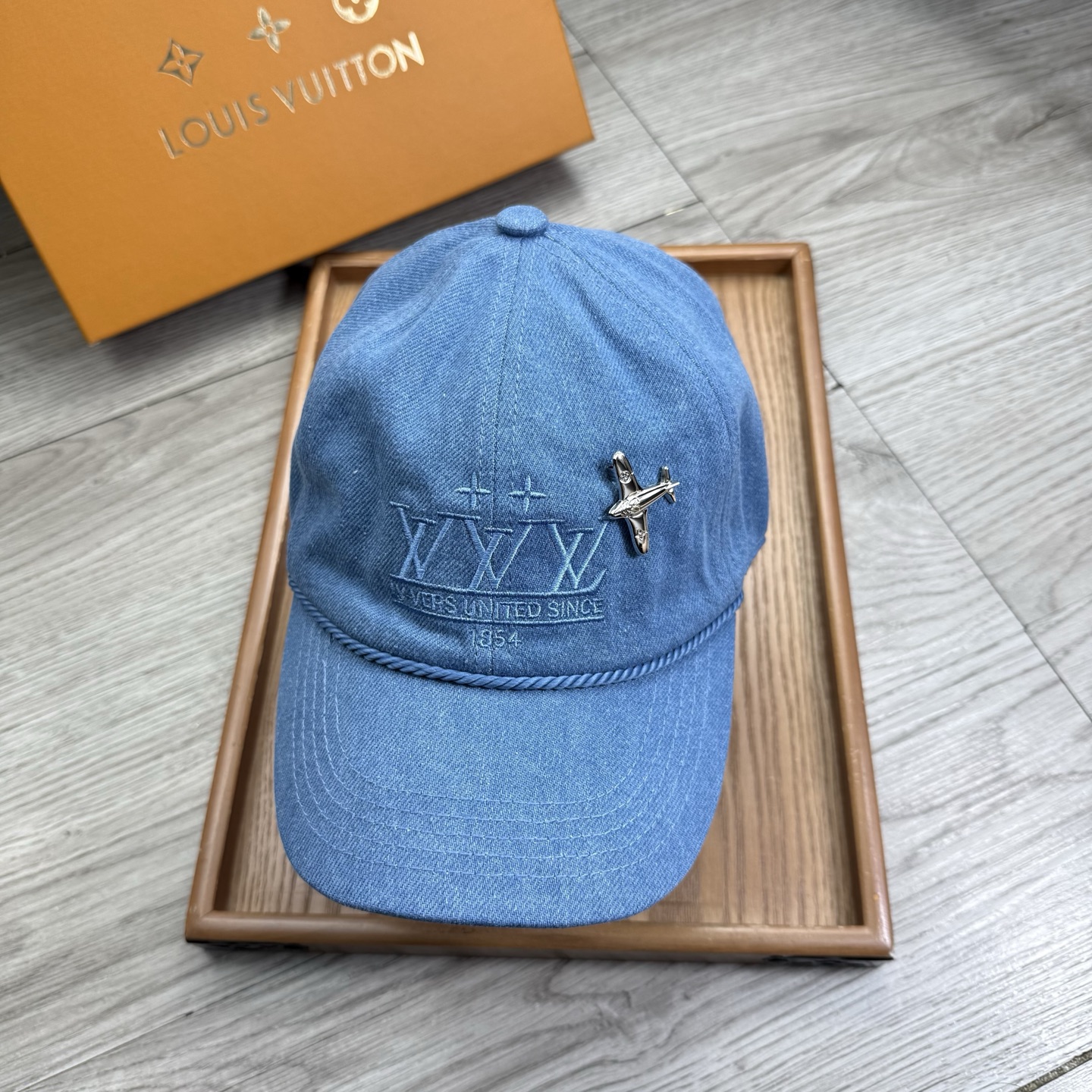 。L家。【配防尘袋】新品棒球帽！材质：纯棉！透气性好！春天挡风，夏天防晒必备单品！颜色大气！款式新颖别致