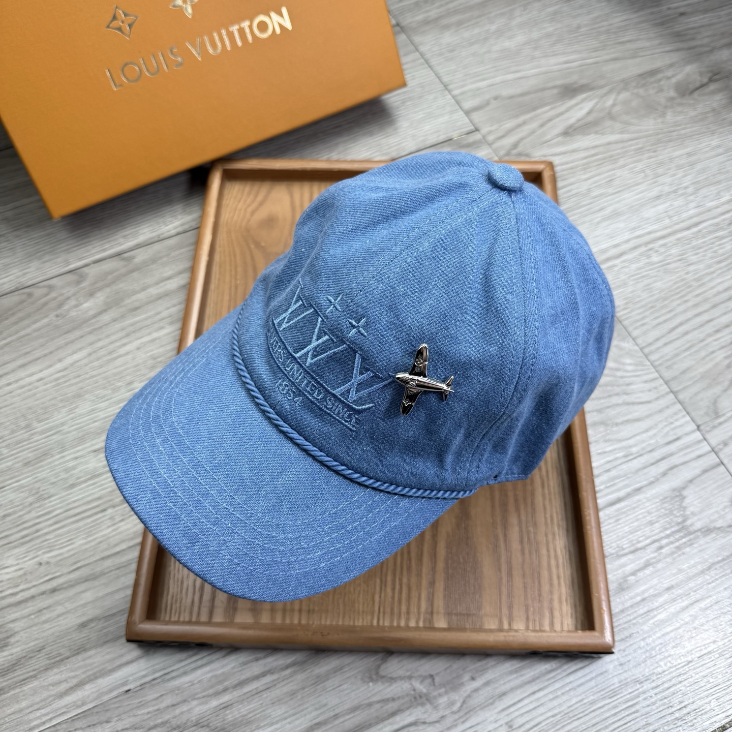 。L家。【配防尘袋】新品棒球帽！材质：纯棉！透气性好！春天挡风，夏天防晒必备单品！颜色大气！款式新颖别致