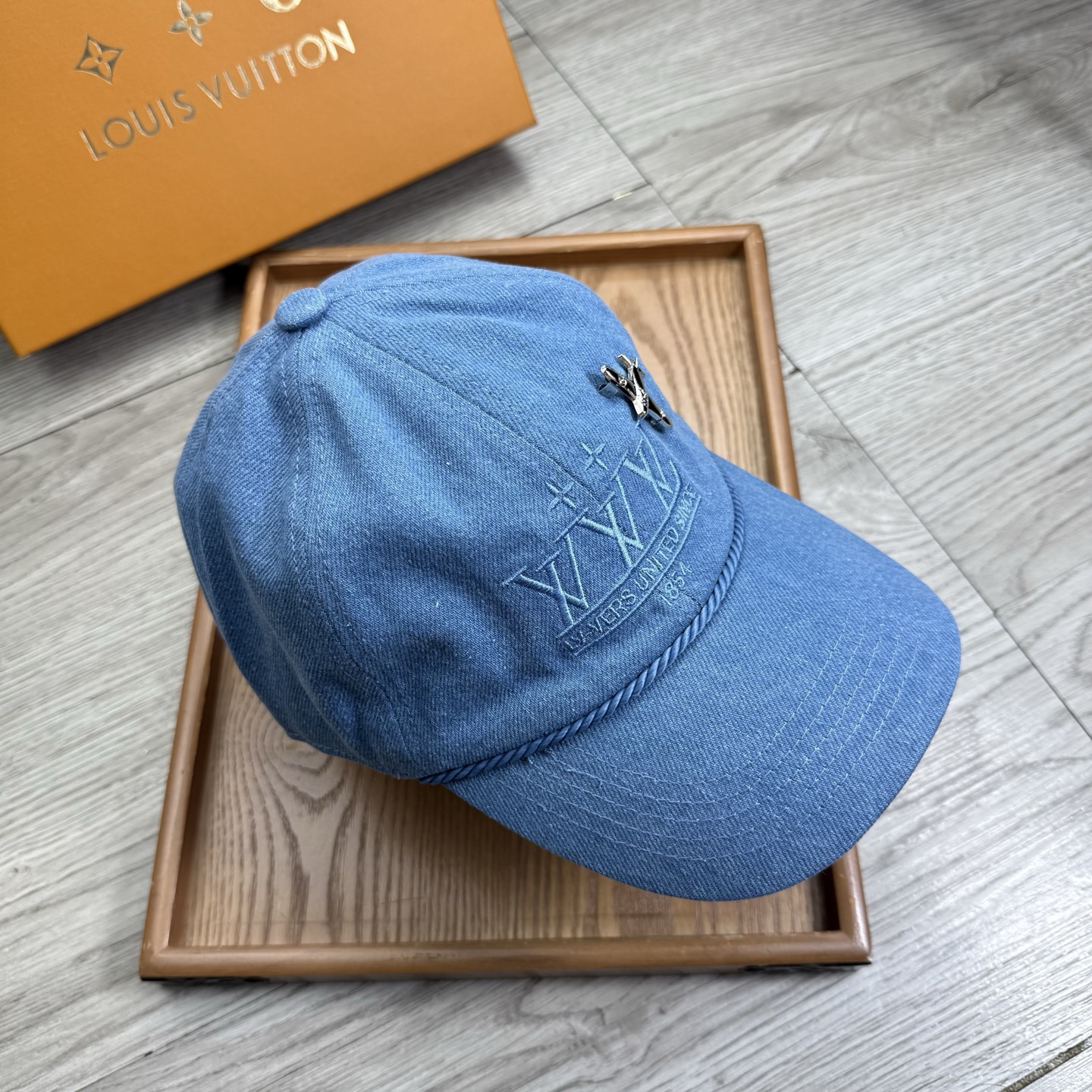。L家。【配防尘袋】新品棒球帽！材质：纯棉！透气性好！春天挡风，夏天防晒必备单品！颜色大气！款式新颖别致
