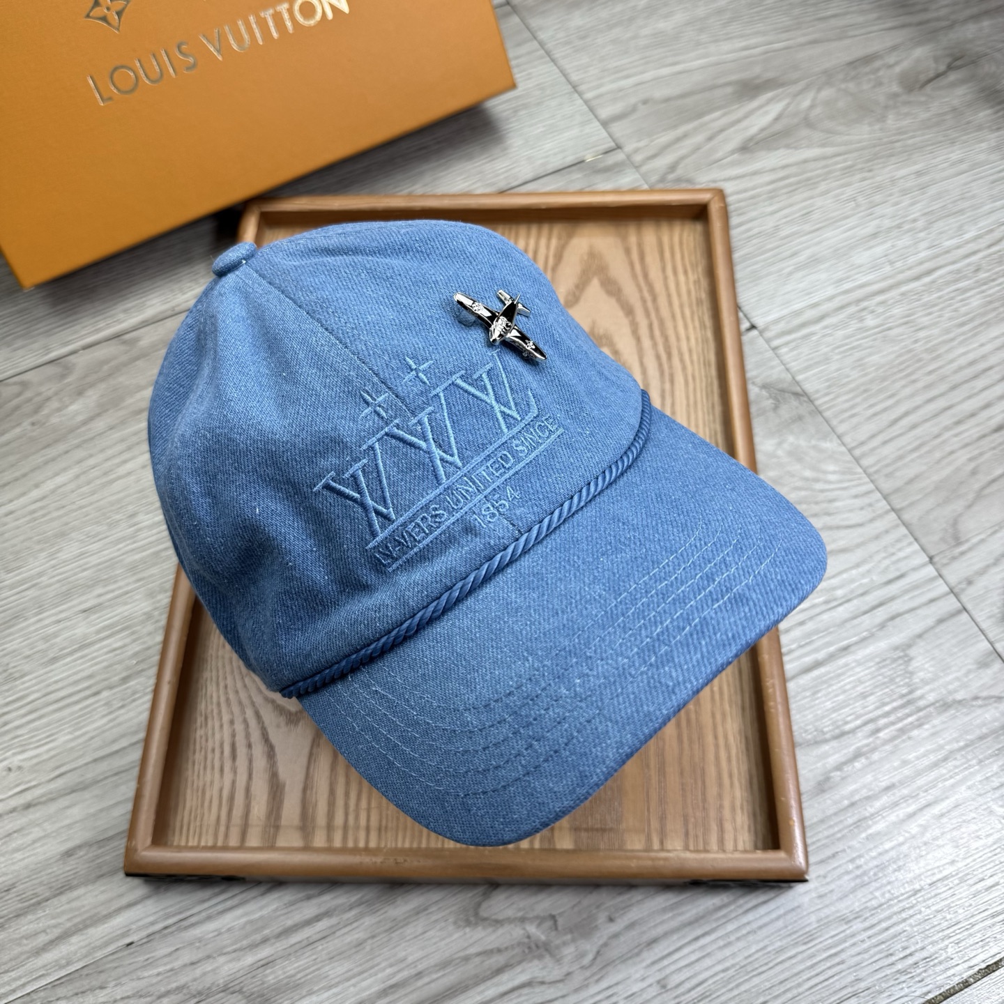 。L家。【配防尘袋】新品棒球帽！材质：纯棉！透气性好！春天挡风，夏天防晒必备单品！颜色大气！款式新颖别致