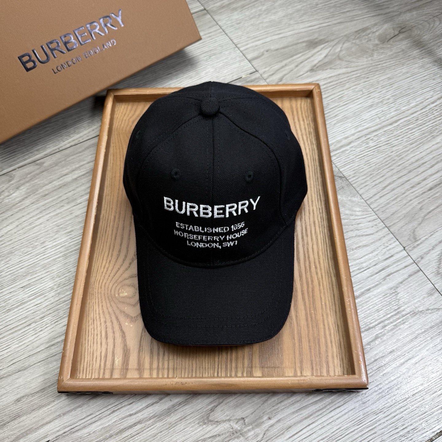 。B家。【配防尘袋】新品棒球帽！材质：纯棉！透气性好！春天挡风，夏天防晒必备单品！颜色大气！款式新颖别致