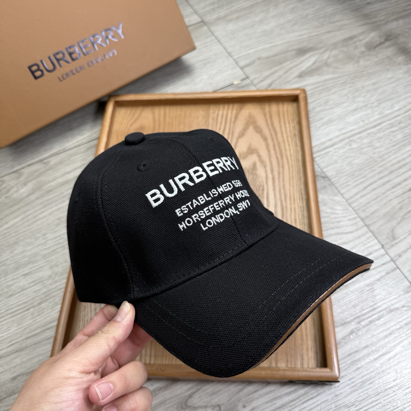 。B家。【配防尘袋】新品棒球帽！材质：纯棉！透气性好！春天挡风，夏天防晒必备单品！颜色大气！款式新颖别致