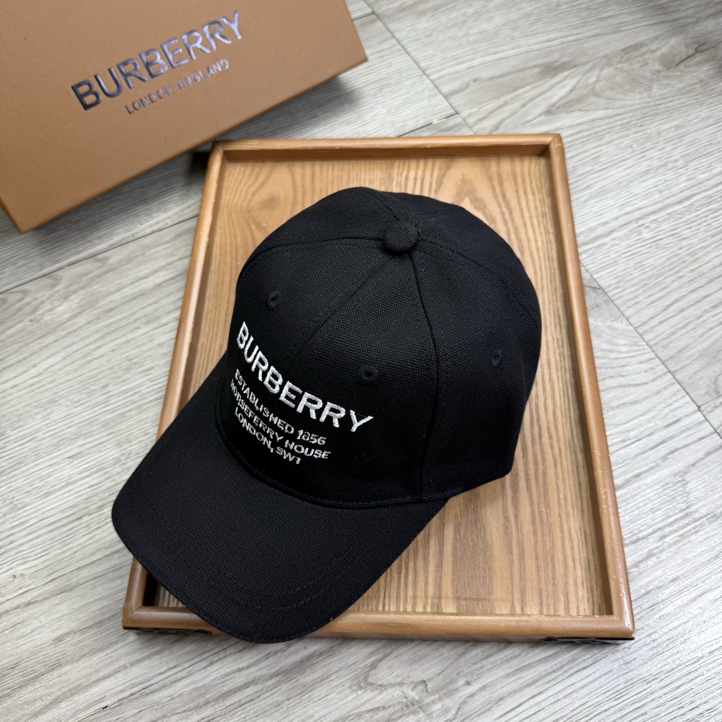 。B家。【配防尘袋】新品棒球帽！材质：纯棉！透气性好！春天挡风，夏天防晒必备单品！颜色大气！款式新颖别致