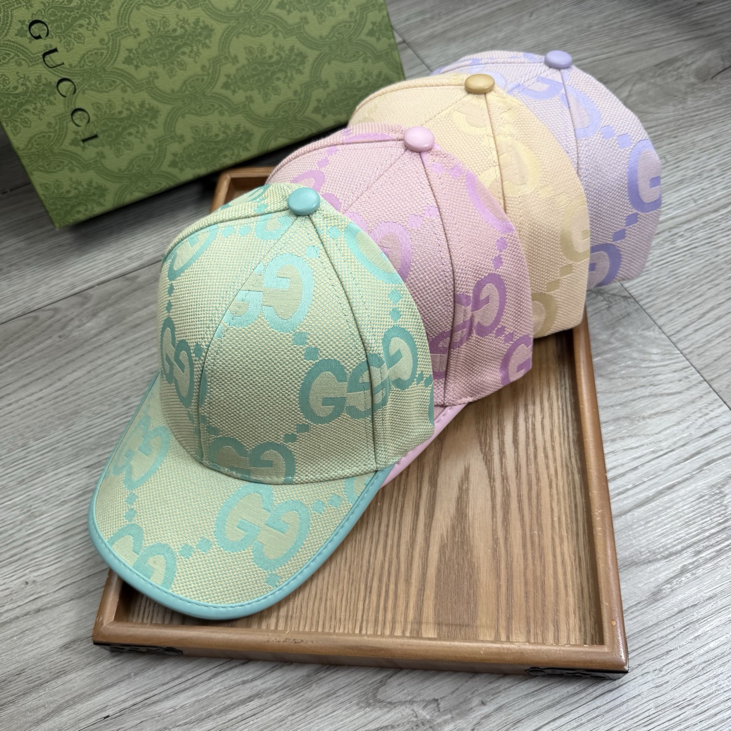 。G家。【配防尘袋】新品棒球帽！材质：纯棉！透气性好！春天挡风，夏天防晒必备单品！颜色大气！款式新颖别致