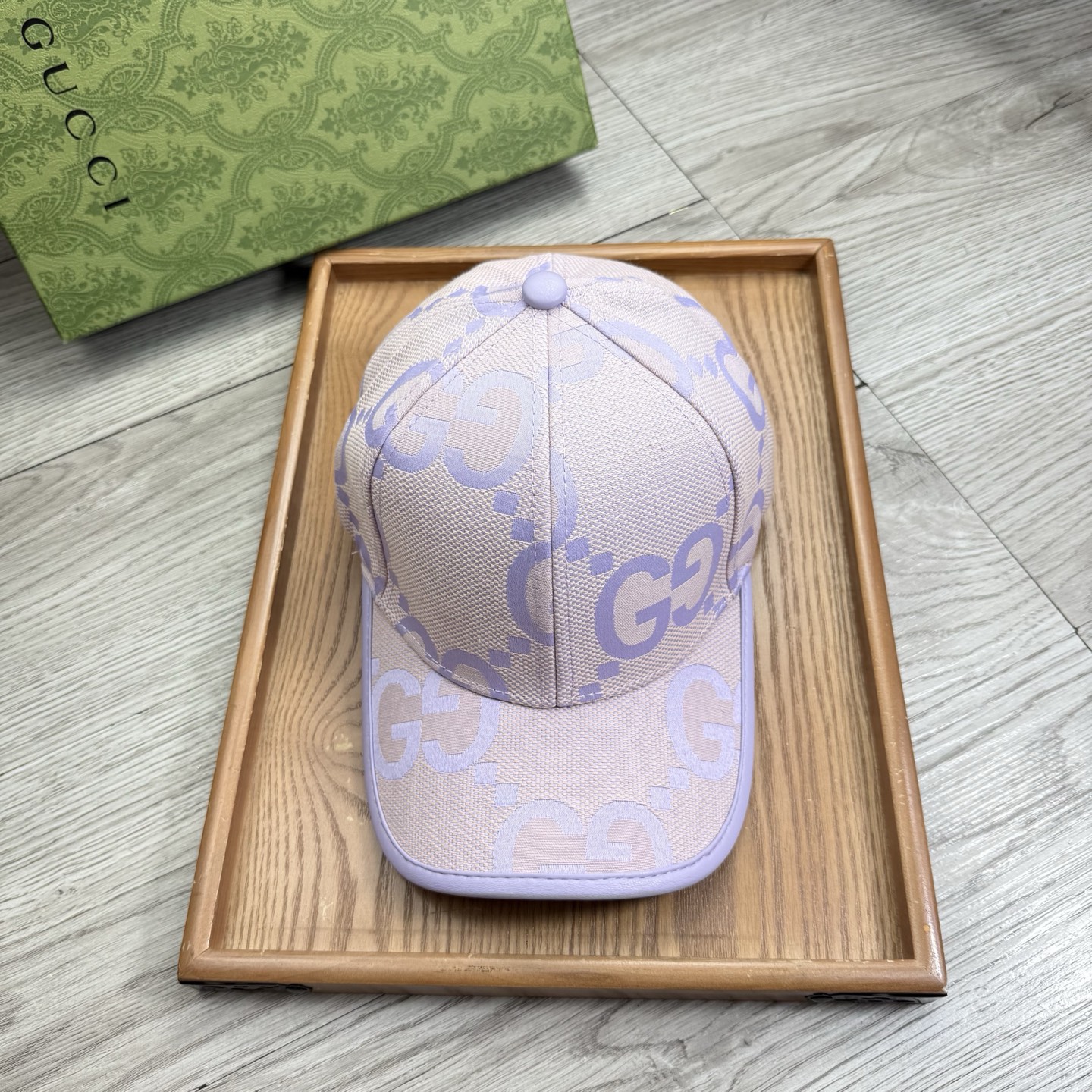 。G家。【配防尘袋】新品棒球帽！材质：纯棉！透气性好！春天挡风，夏天防晒必备单品！颜色大气！款式新颖别致