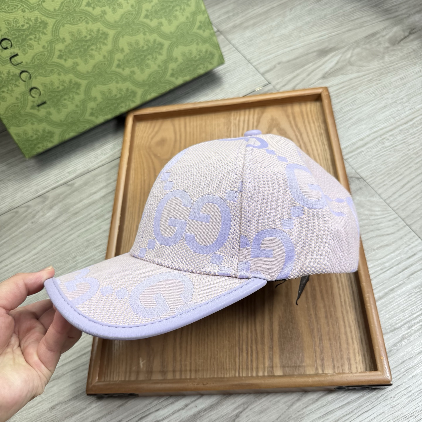。G家。【配防尘袋】新品棒球帽！材质：纯棉！透气性好！春天挡风，夏天防晒必备单品！颜色大气！款式新颖别致