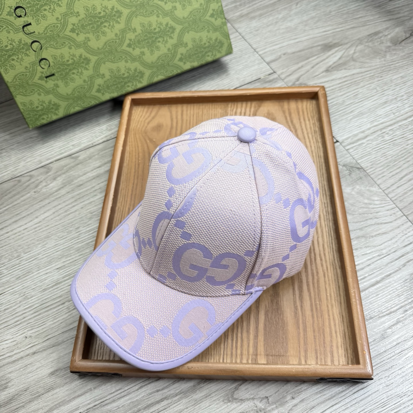。G家。【配防尘袋】新品棒球帽！材质：纯棉！透气性好！春天挡风，夏天防晒必备单品！颜色大气！款式新颖别致