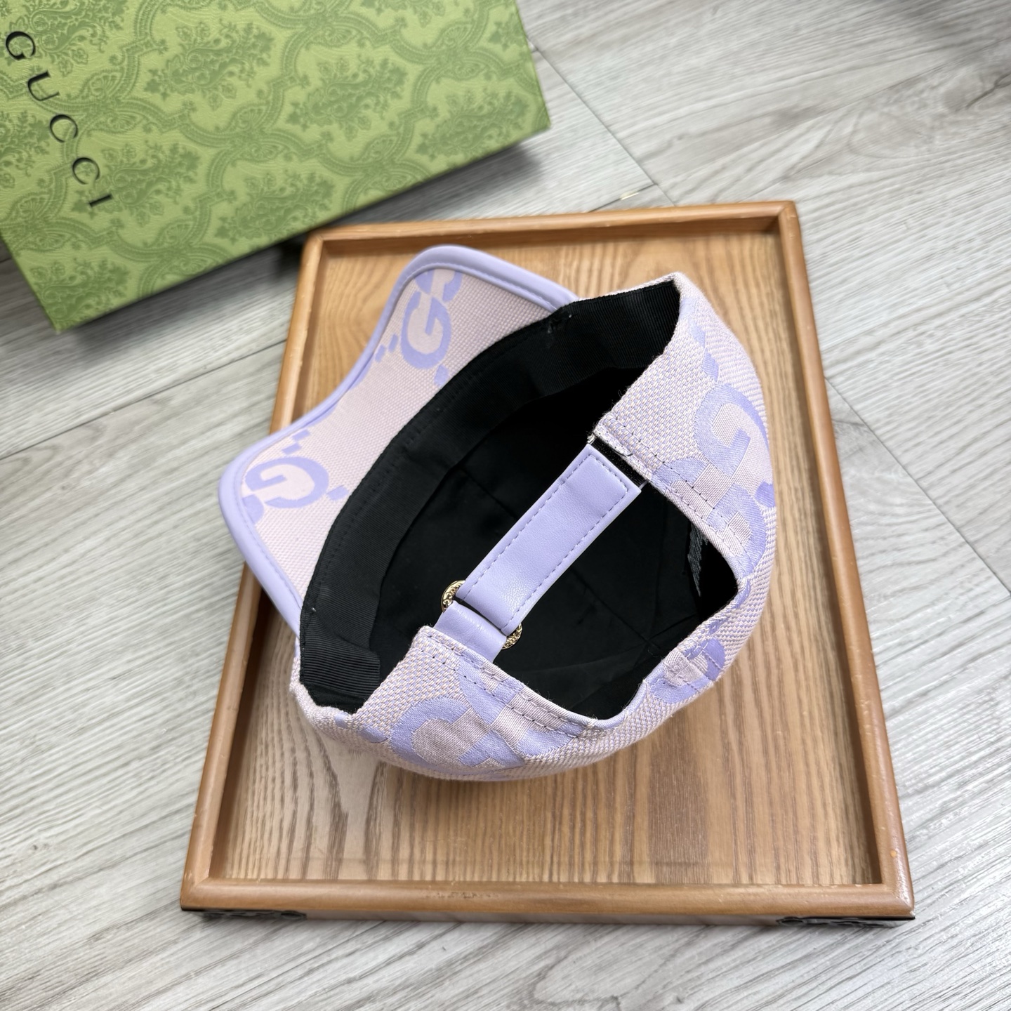 。G家。【配防尘袋】新品棒球帽！材质：纯棉！透气性好！春天挡风，夏天防晒必备单品！颜色大气！款式新颖别致
