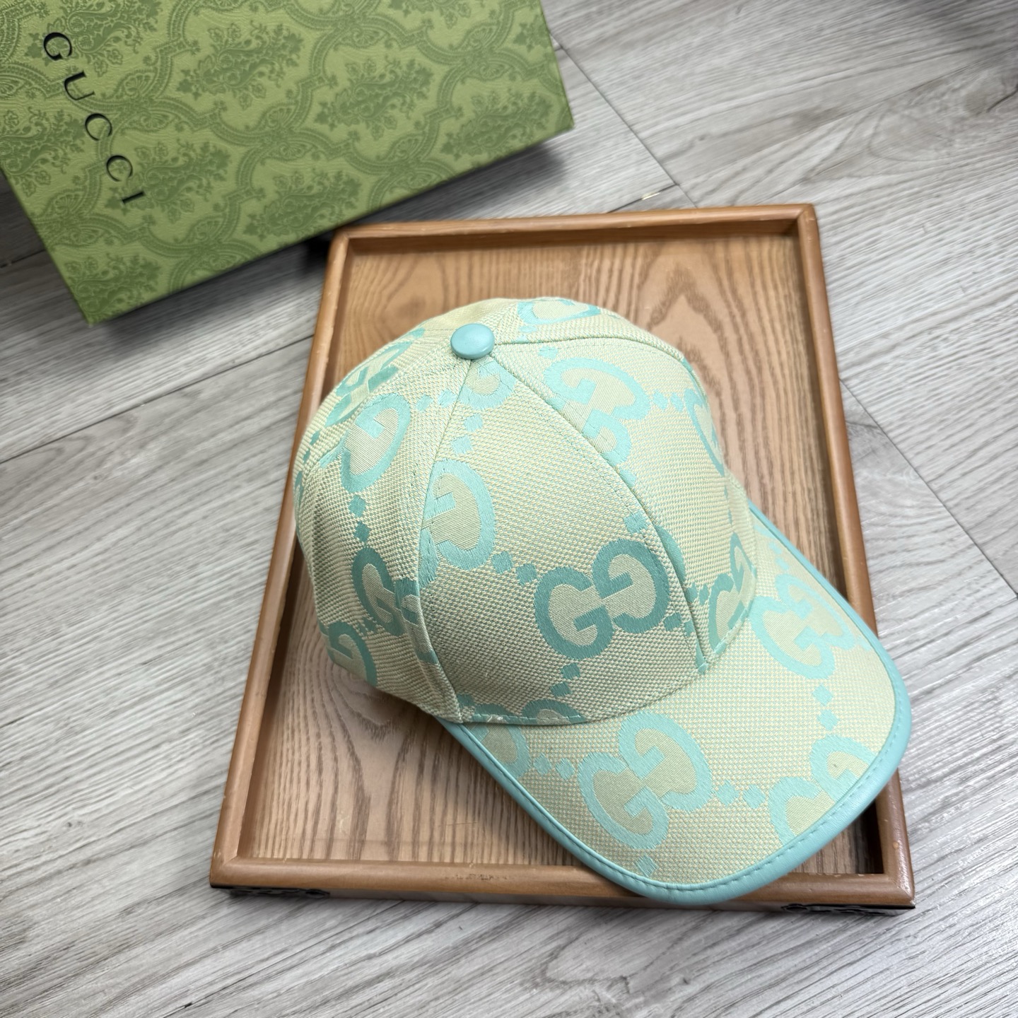 。G家。【配防尘袋】新品棒球帽！材质：纯棉！透气性好！春天挡风，夏天防晒必备单品！颜色大气！款式新颖别致