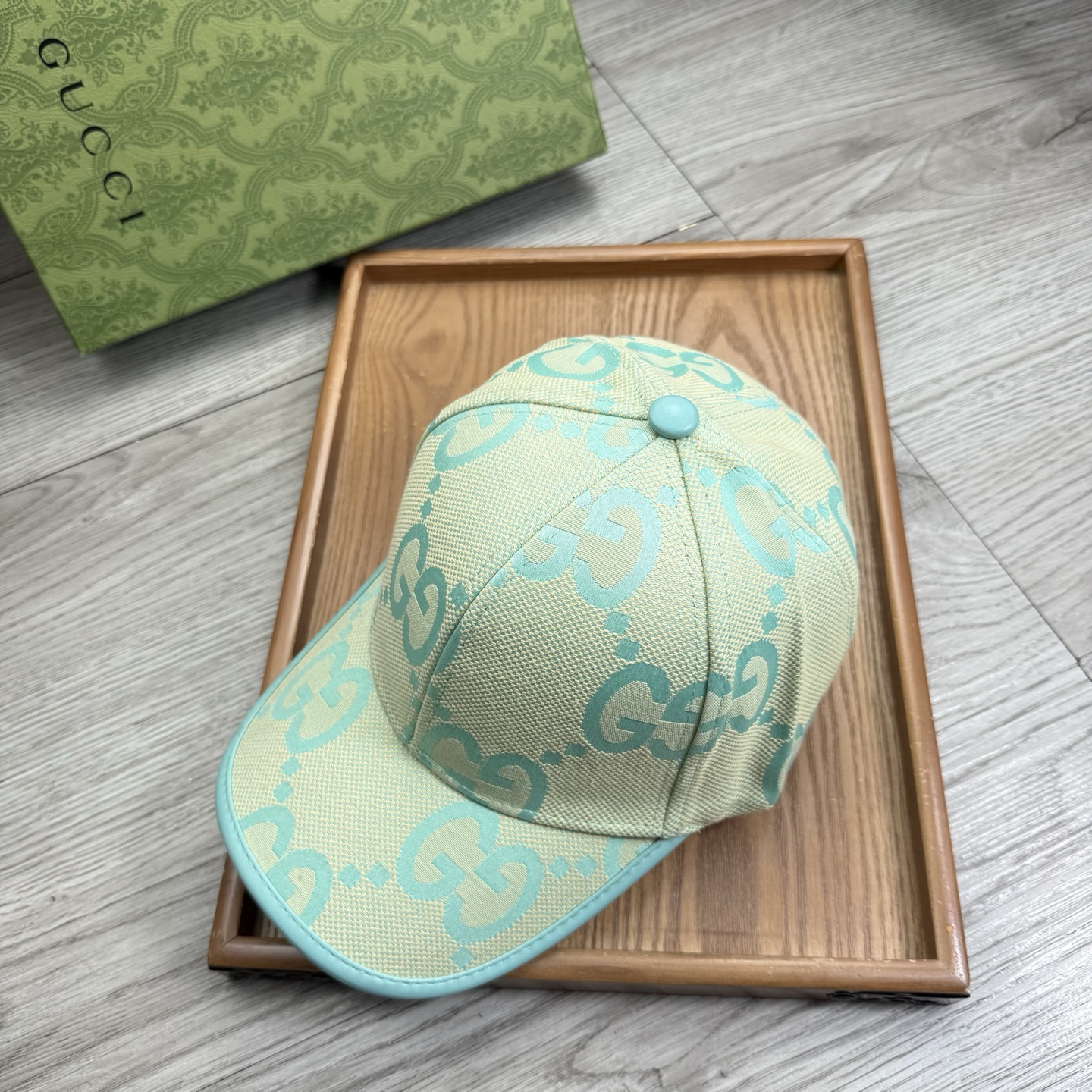 。G家。【配防尘袋】新品棒球帽！材质：纯棉！透气性好！春天挡风，夏天防晒必备单品！颜色大气！款式新颖别致