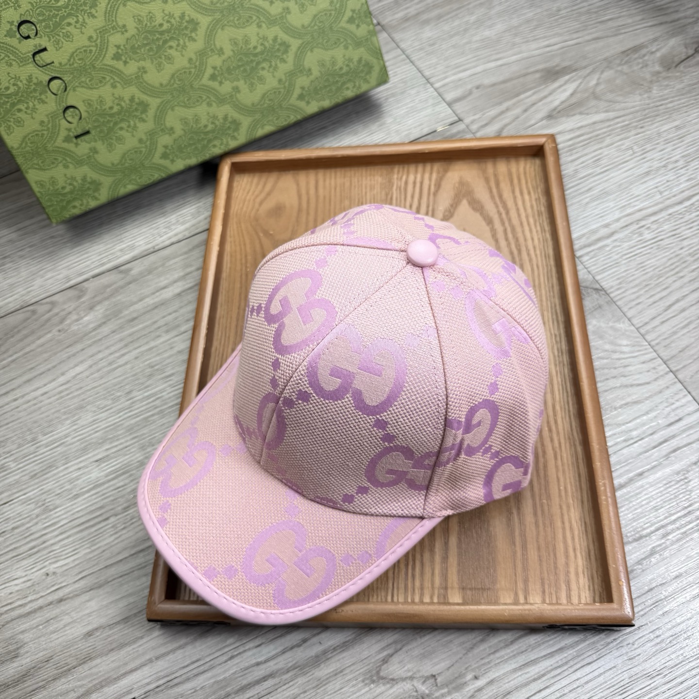 。G家。【配防尘袋】新品棒球帽！材质：纯棉！透气性好！春天挡风，夏天防晒必备单品！颜色大气！款式新颖别致