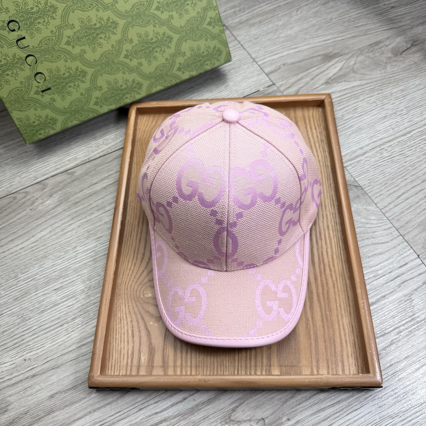 。G家。【配防尘袋】新品棒球帽！材质：纯棉！透气性好！春天挡风，夏天防晒必备单品！颜色大气！款式新颖别致