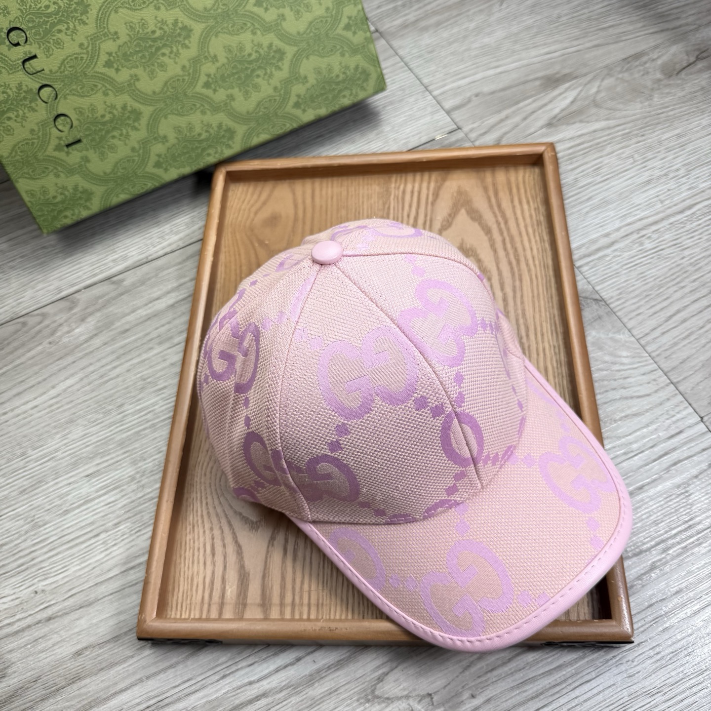 。G家。【配防尘袋】新品棒球帽！材质：纯棉！透气性好！春天挡风，夏天防晒必备单品！颜色大气！款式新颖别致