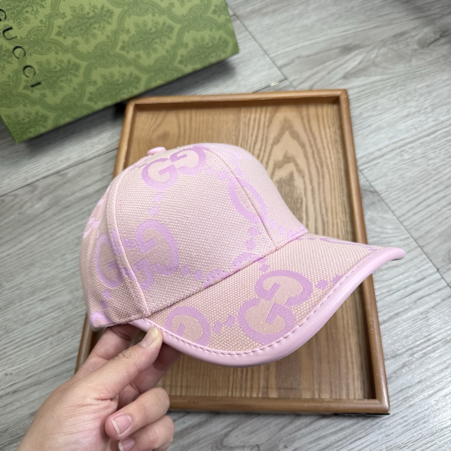 。G家。【配防尘袋】新品棒球帽！材质：纯棉！透气性好！春天挡风，夏天防晒必备单品！颜色大气！款式新颖别致