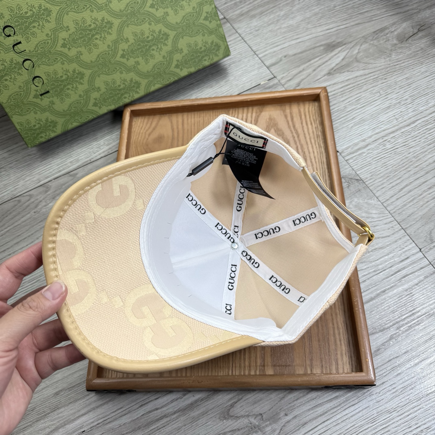 。G家。【配防尘袋】新品棒球帽！材质：纯棉！透气性好！春天挡风，夏天防晒必备单品！颜色大气！款式新颖别致