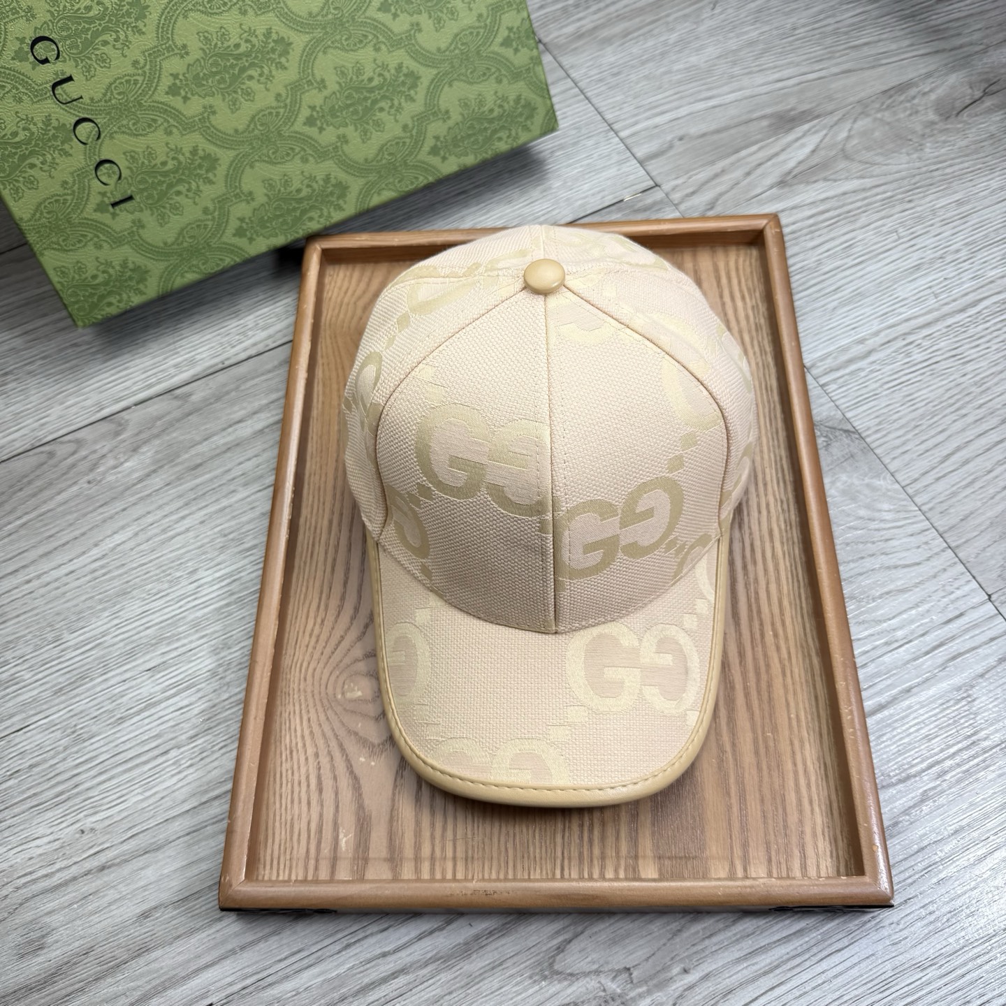 。G家。【配防尘袋】新品棒球帽！材质：纯棉！透气性好！春天挡风，夏天防晒必备单品！颜色大气！款式新颖别致
