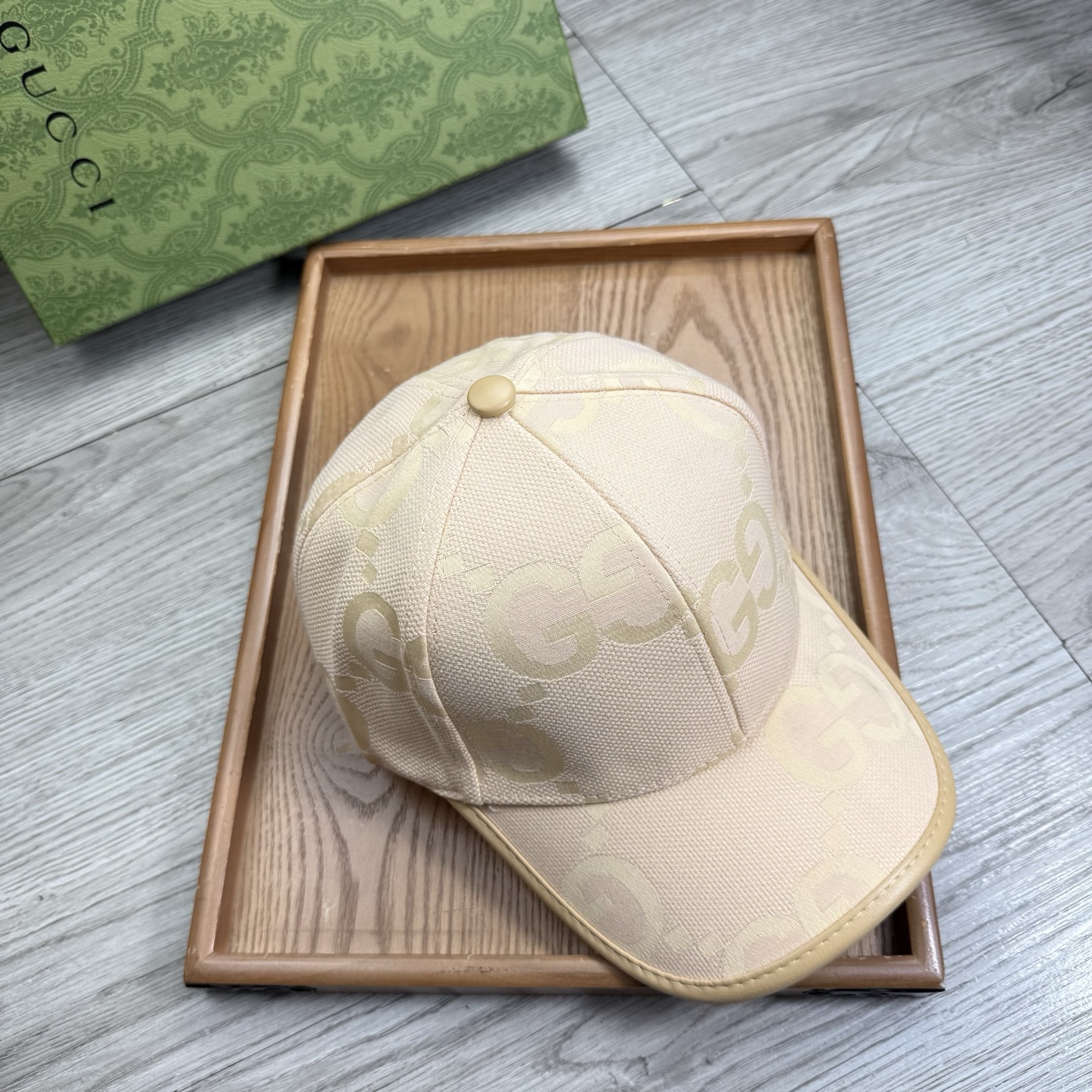 。G家。【配防尘袋】新品棒球帽！材质：纯棉！透气性好！春天挡风，夏天防晒必备单品！颜色大气！款式新颖别致