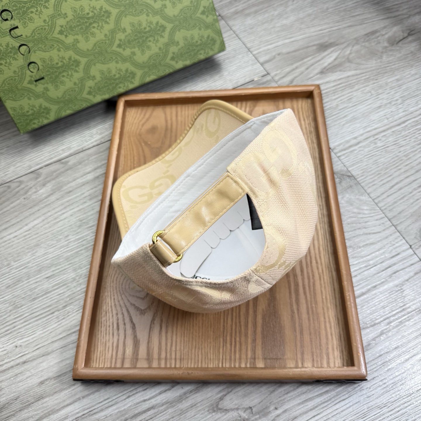 。G家。【配防尘袋】新品棒球帽！材质：纯棉！透气性好！春天挡风，夏天防晒必备单品！颜色大气！款式新颖别致