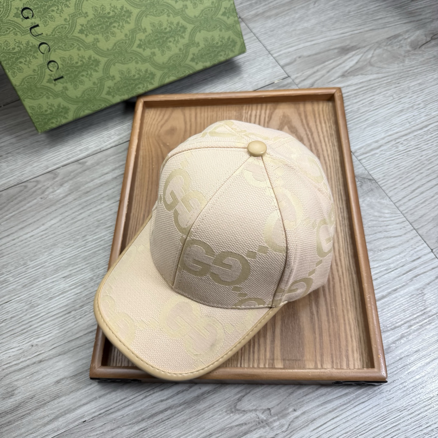 。G家。【配防尘袋】新品棒球帽！材质：纯棉！透气性好！春天挡风，夏天防晒必备单品！颜色大气！款式新颖别致