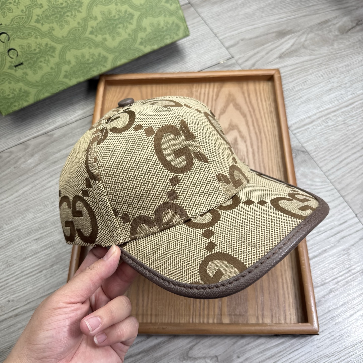 。G家。【配防尘袋】新品棒球帽！材质：纯棉！透气性好！春天挡风，夏天防晒必备单品！颜色大气！款式新颖别致
