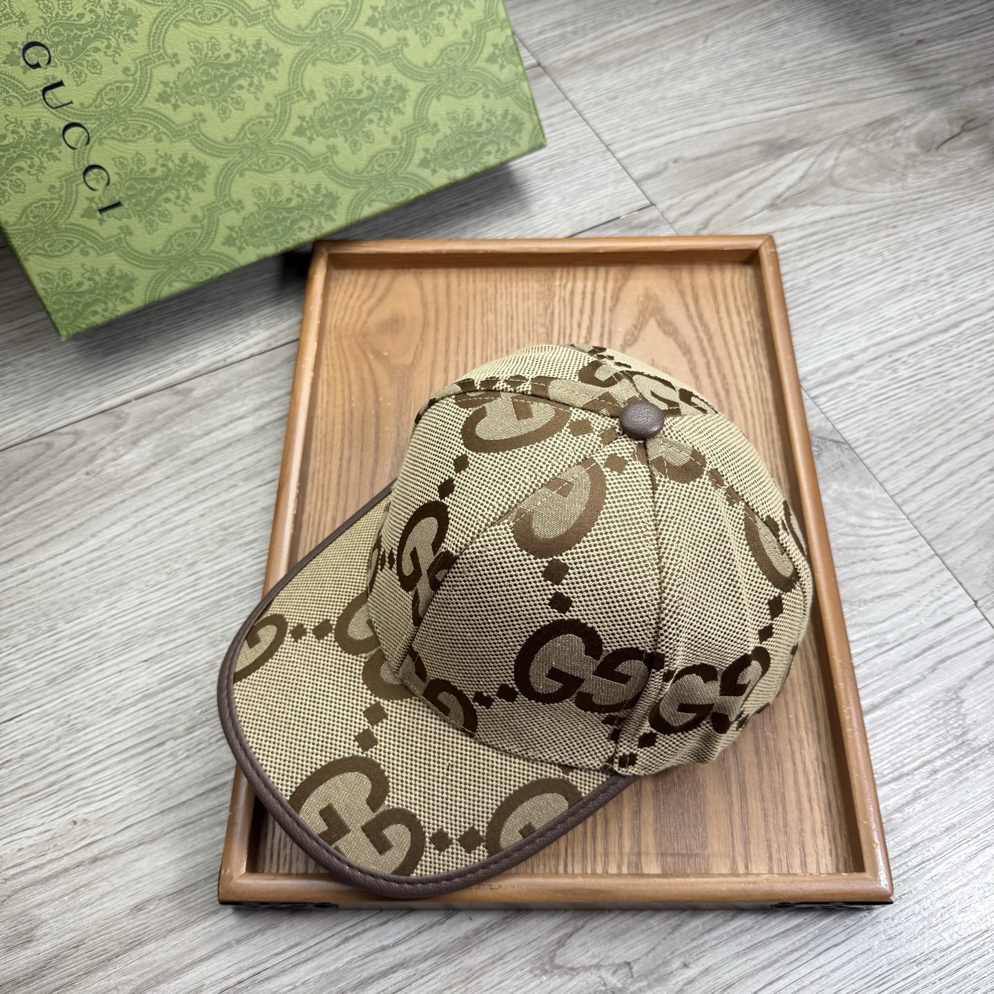 。G家。【配防尘袋】新品棒球帽！材质：纯棉！透气性好！春天挡风，夏天防晒必备单品！颜色大气！款式新颖别致