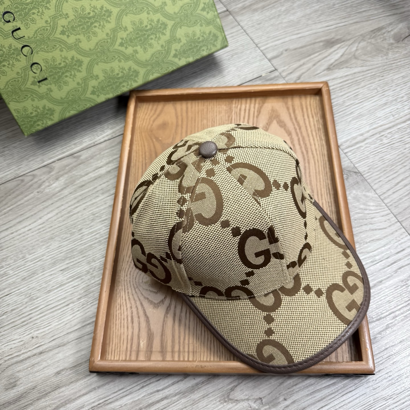。G家。【配防尘袋】新品棒球帽！材质：纯棉！透气性好！春天挡风，夏天防晒必备单品！颜色大气！款式新颖别致