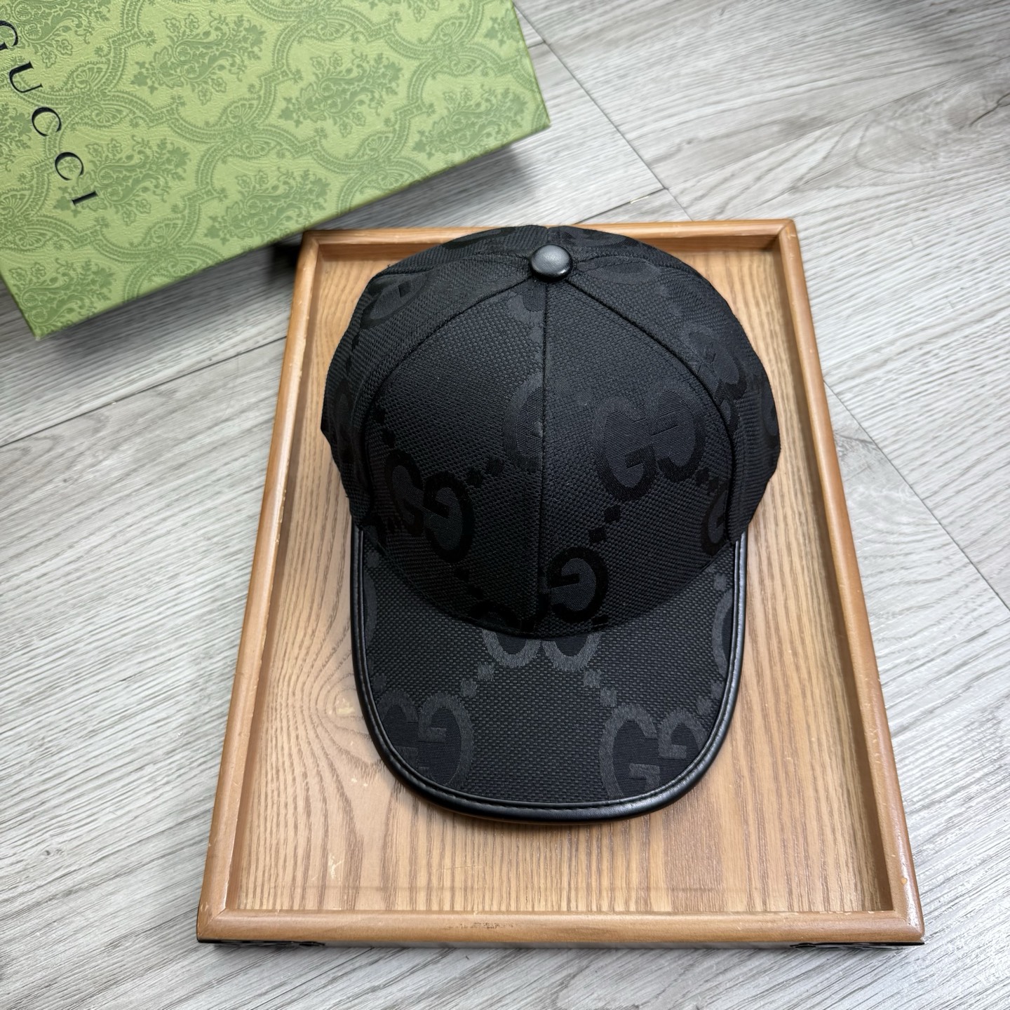 。G家。【配防尘袋】新品棒球帽！材质：纯棉！透气性好！春天挡风，夏天防晒必备单品！颜色大气！款式新颖别致