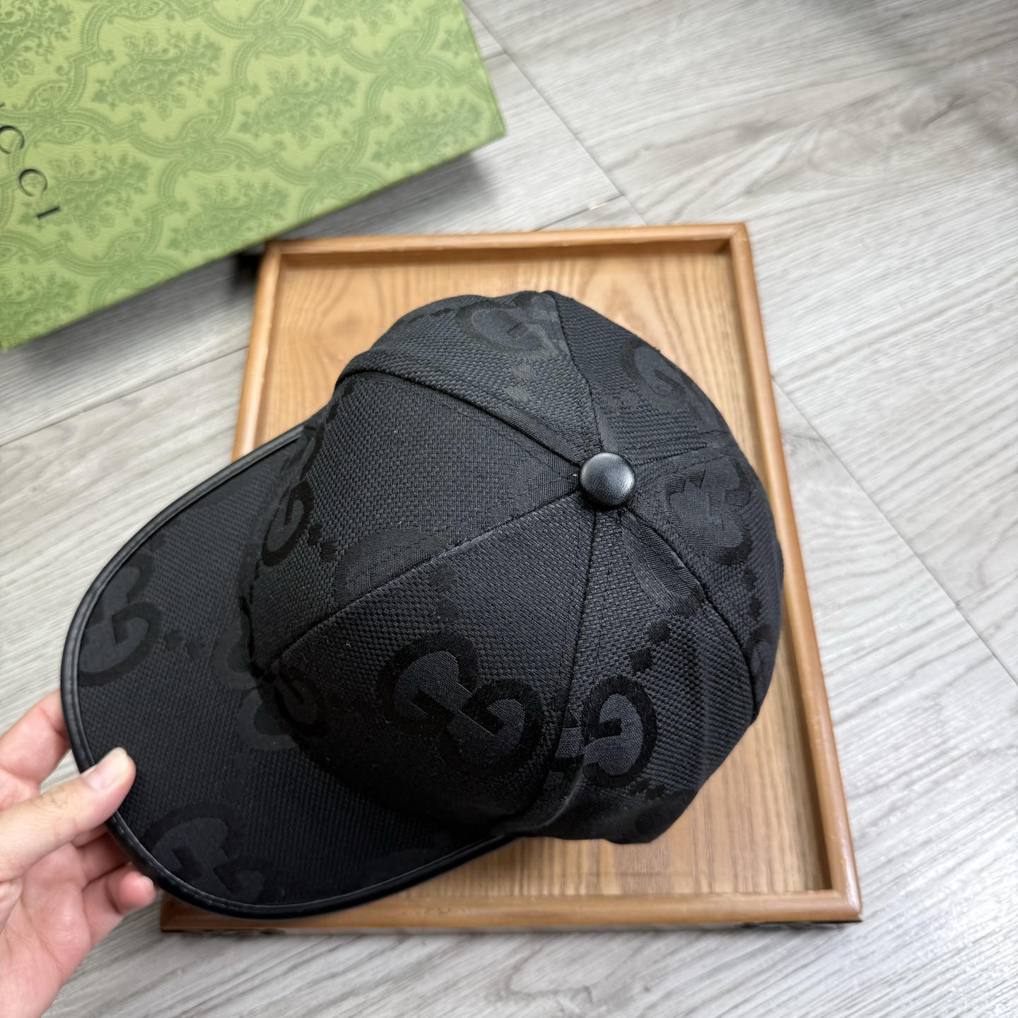 。G家。【配防尘袋】新品棒球帽！材质：纯棉！透气性好！春天挡风，夏天防晒必备单品！颜色大气！款式新颖别致