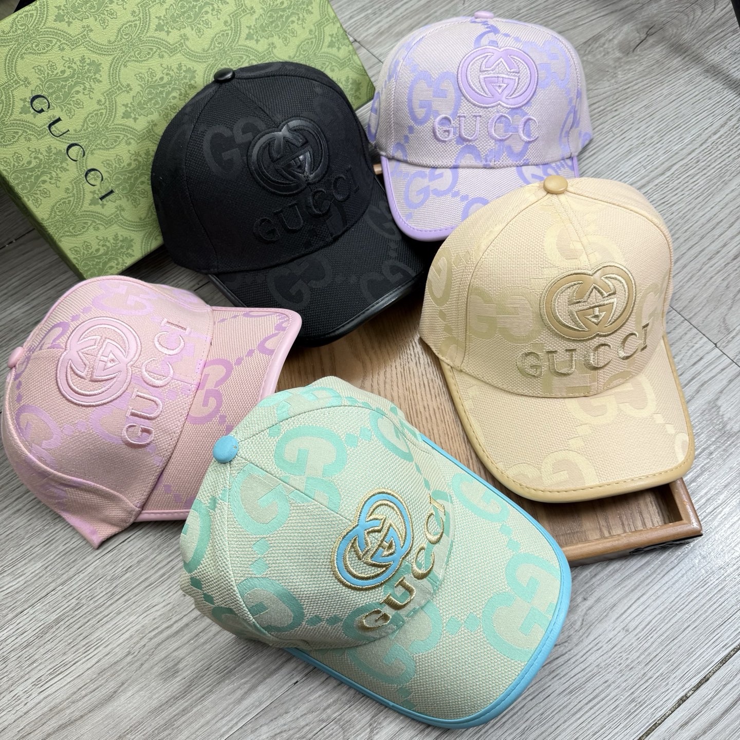 。G家。【配防尘袋】新品棒球帽！材质：纯棉！透气性好！春天挡风，夏天防晒必备单品！颜色大气！款式新颖别致