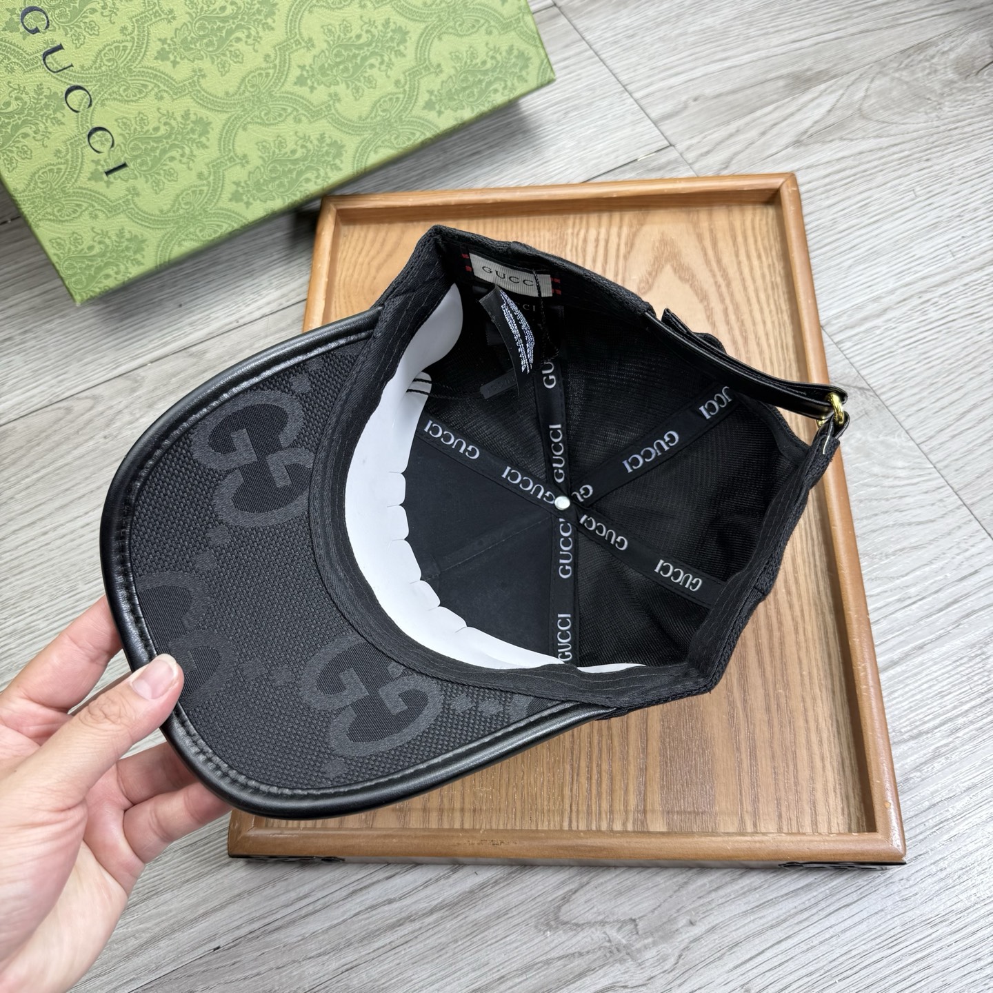 。G家。【配防尘袋】新品棒球帽！材质：纯棉！透气性好！春天挡风，夏天防晒必备单品！颜色大气！款式新颖别致