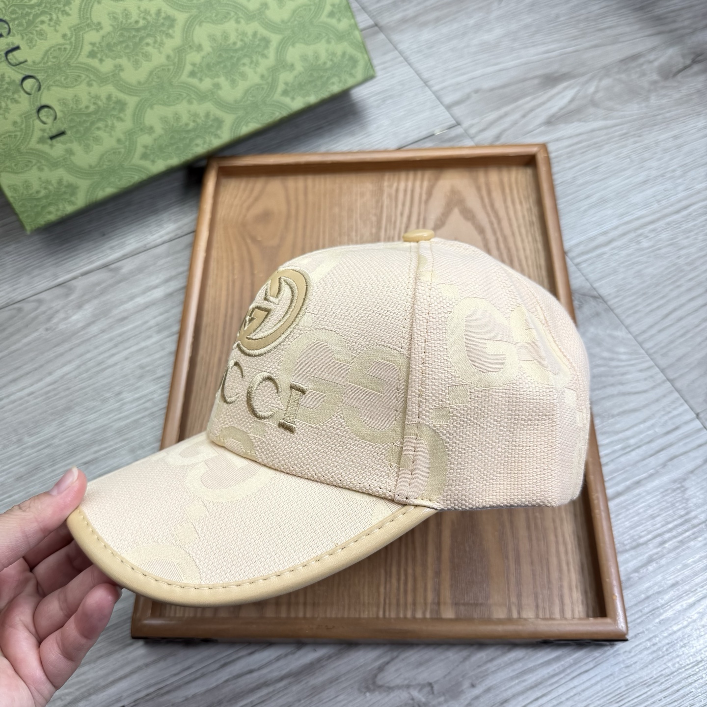 。G家。【配防尘袋】新品棒球帽！材质：纯棉！透气性好！春天挡风，夏天防晒必备单品！颜色大气！款式新颖别致