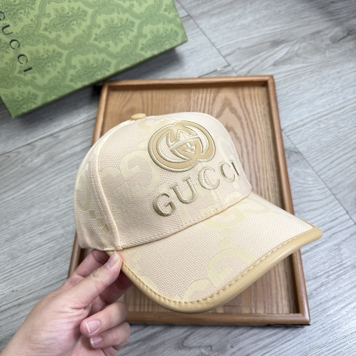 。G家。【配防尘袋】新品棒球帽！材质：纯棉！透气性好！春天挡风，夏天防晒必备单品！颜色大气！款式新颖别致