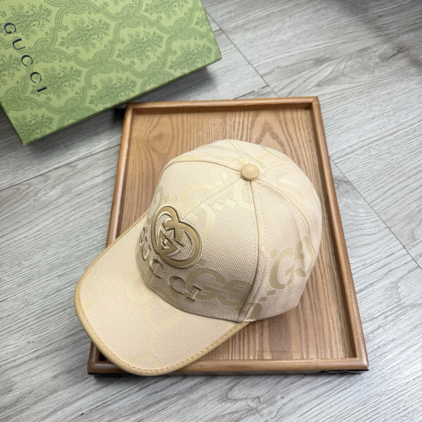 。G家。【配防尘袋】新品棒球帽！材质：纯棉！透气性好！春天挡风，夏天防晒必备单品！颜色大气！款式新颖别致