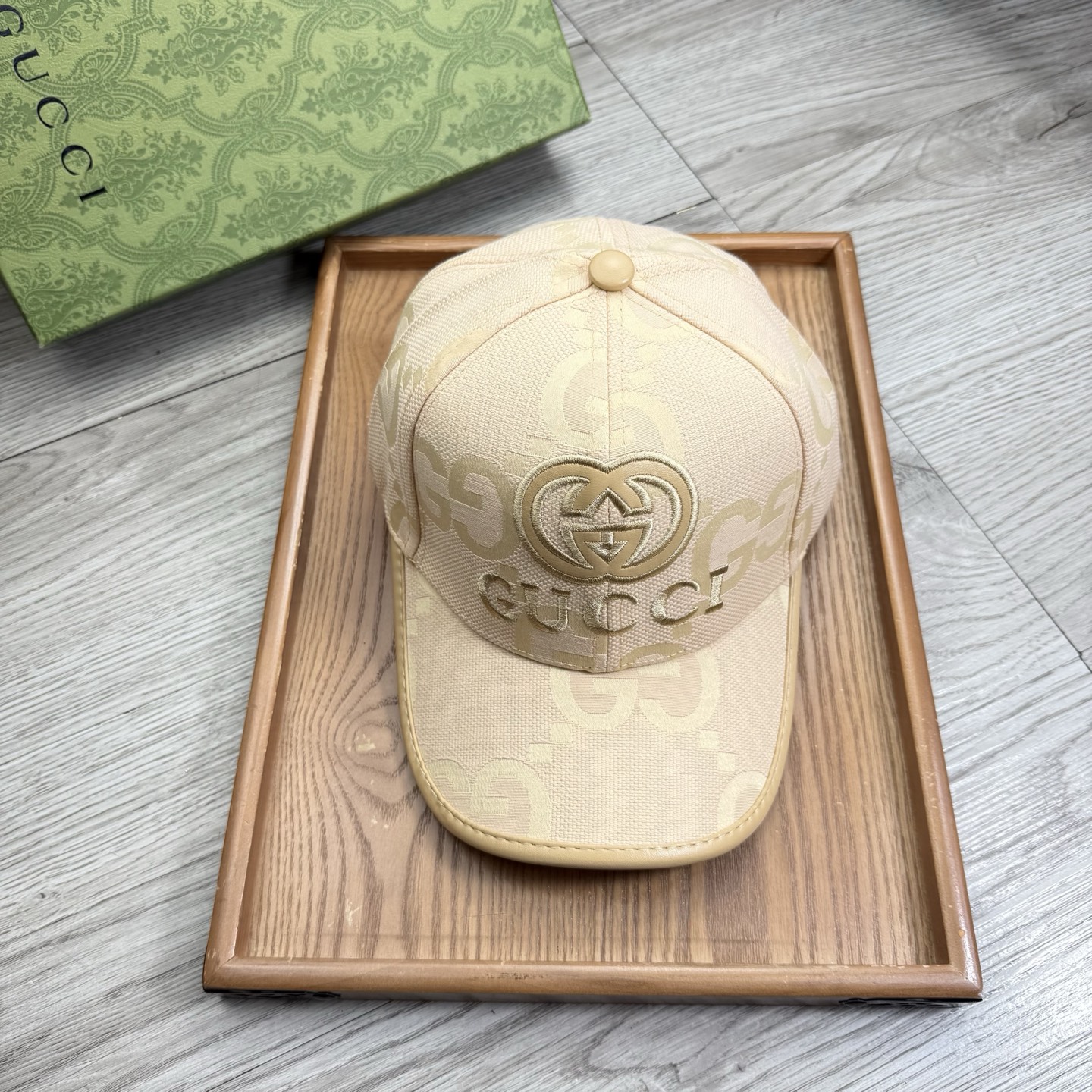 。G家。【配防尘袋】新品棒球帽！材质：纯棉！透气性好！春天挡风，夏天防晒必备单品！颜色大气！款式新颖别致