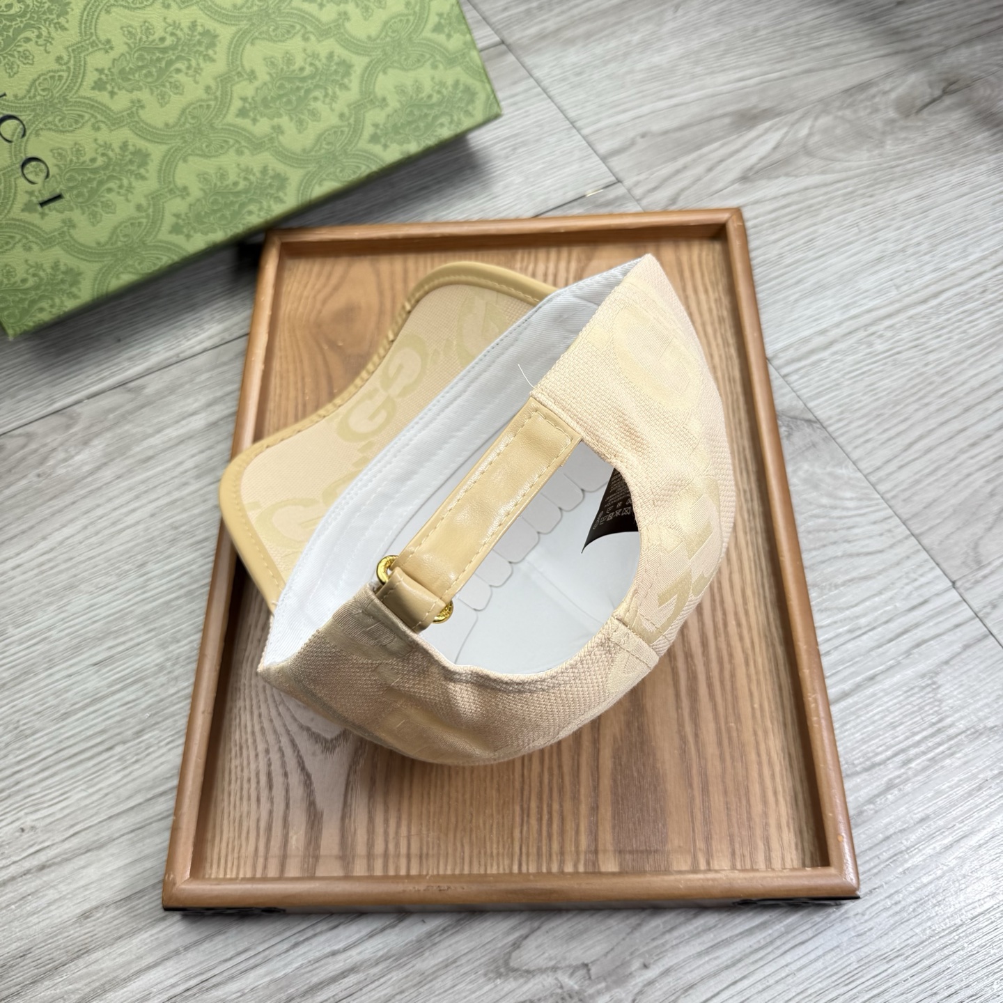 。G家。【配防尘袋】新品棒球帽！材质：纯棉！透气性好！春天挡风，夏天防晒必备单品！颜色大气！款式新颖别致