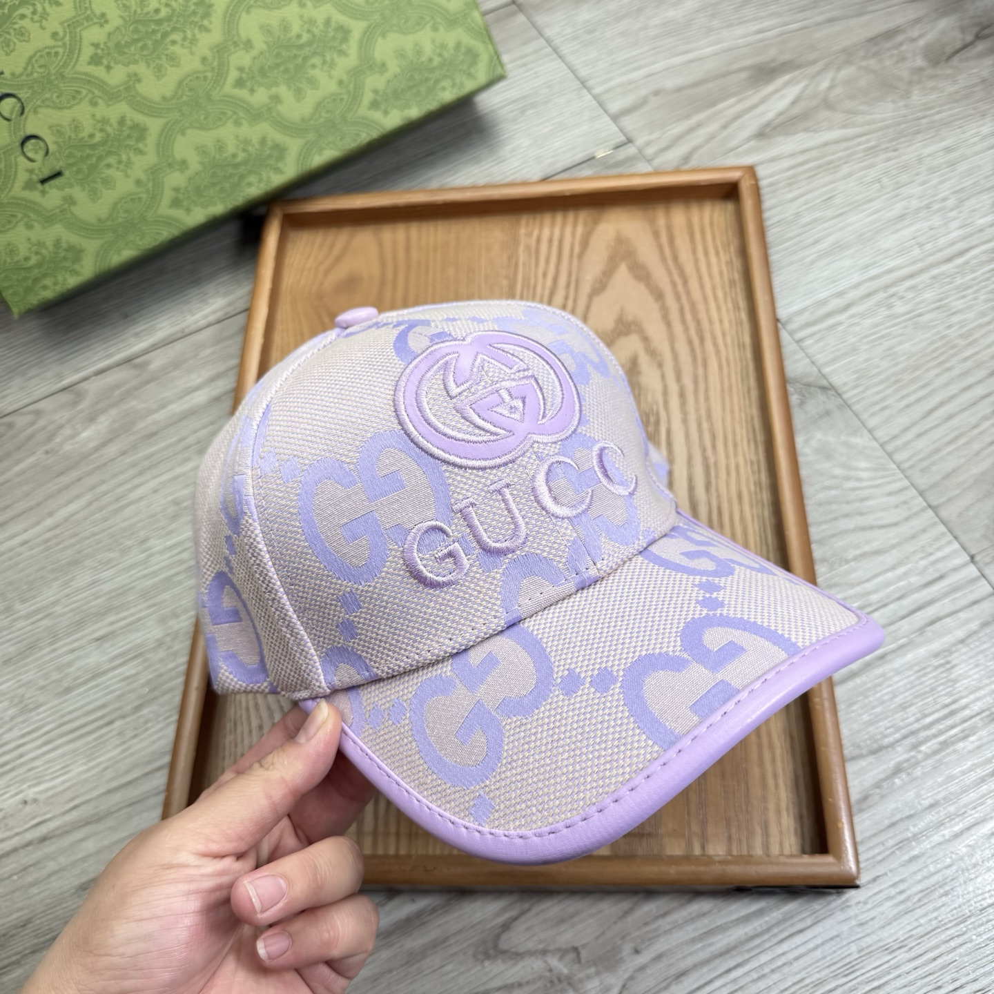 。G家。【配防尘袋】新品棒球帽！材质：纯棉！透气性好！春天挡风，夏天防晒必备单品！颜色大气！款式新颖别致
