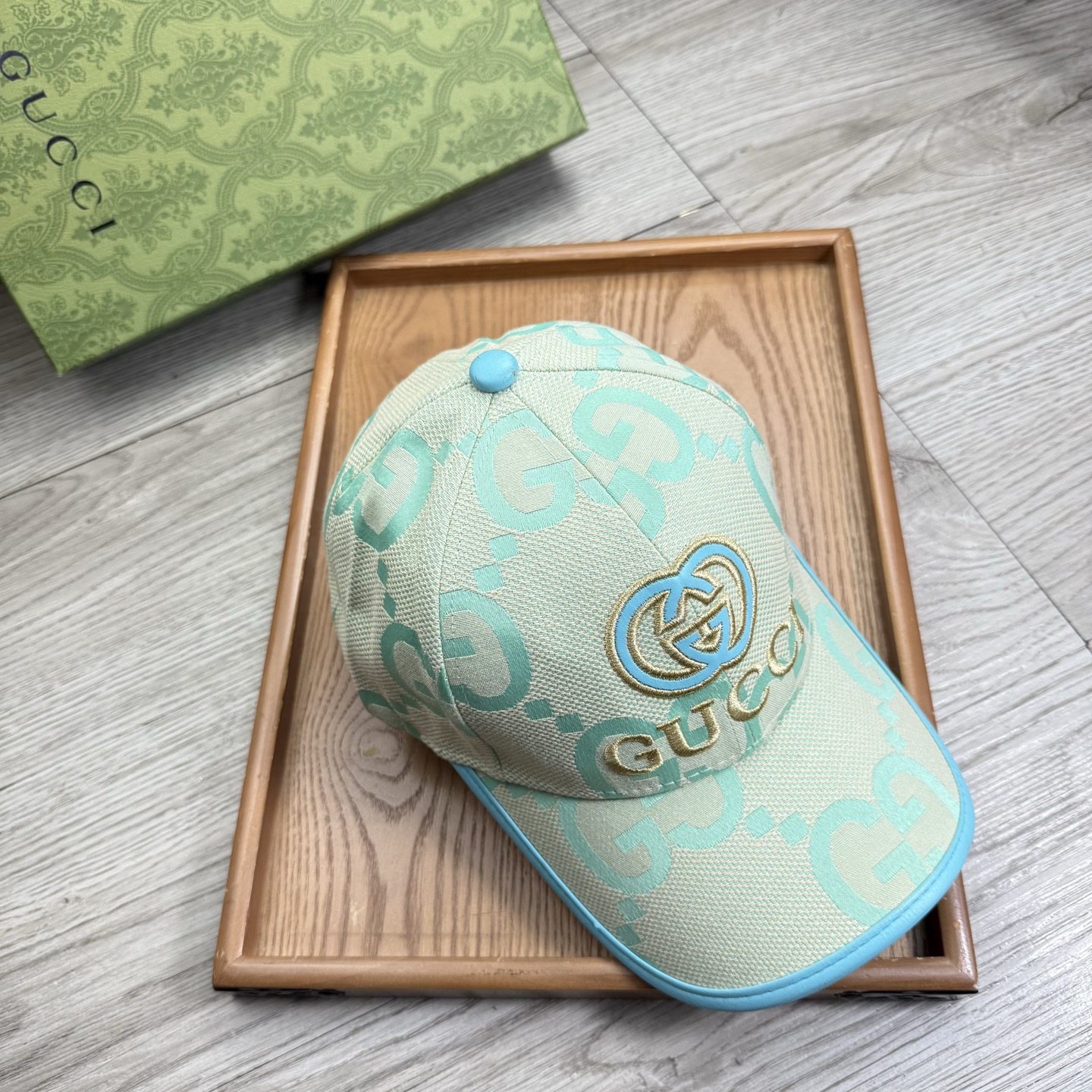 。G家。【配防尘袋】新品棒球帽！材质：纯棉！透气性好！春天挡风，夏天防晒必备单品！颜色大气！款式新颖别致