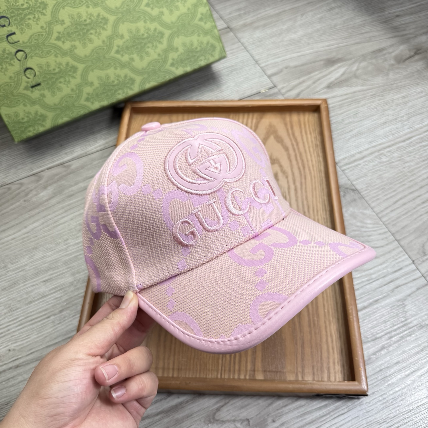 。G家。【配防尘袋】新品棒球帽！材质：纯棉！透气性好！春天挡风，夏天防晒必备单品！颜色大气！款式新颖别致