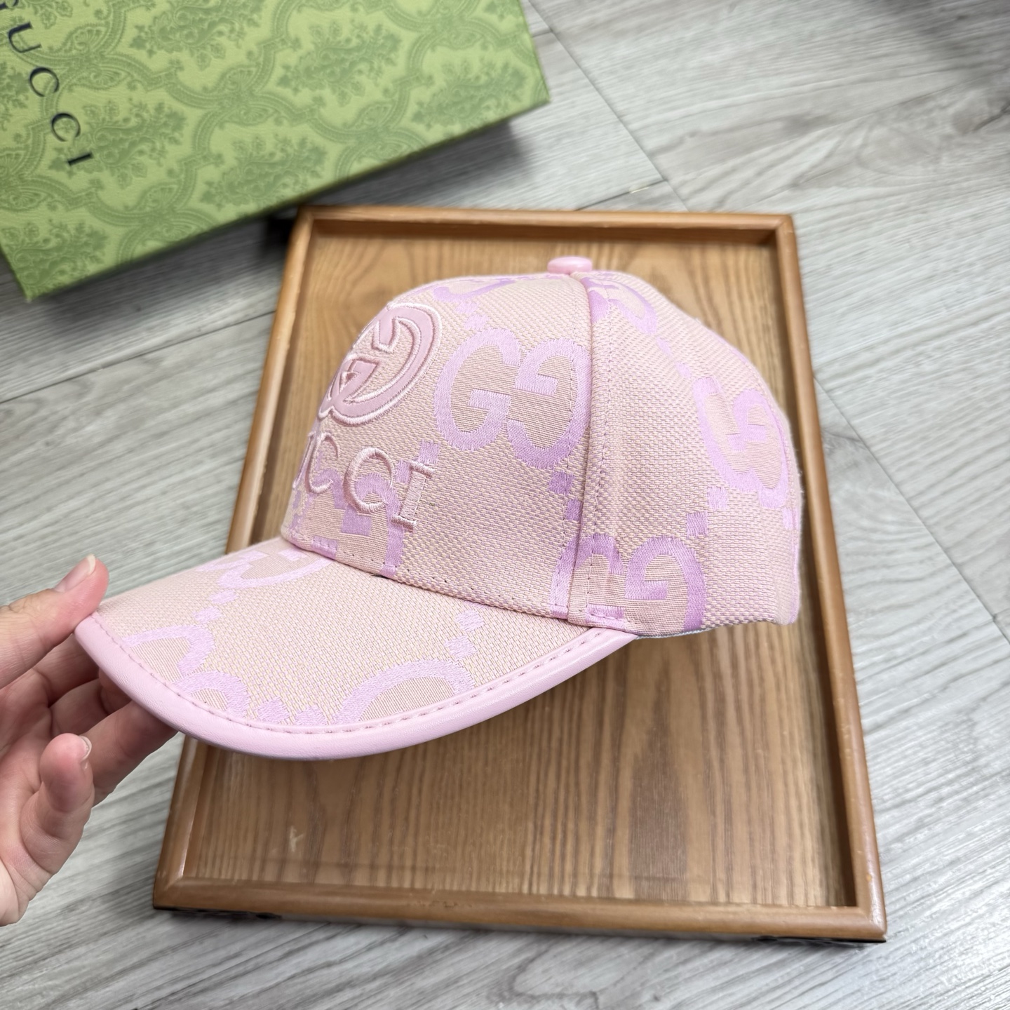 。G家。【配防尘袋】新品棒球帽！材质：纯棉！透气性好！春天挡风，夏天防晒必备单品！颜色大气！款式新颖别致