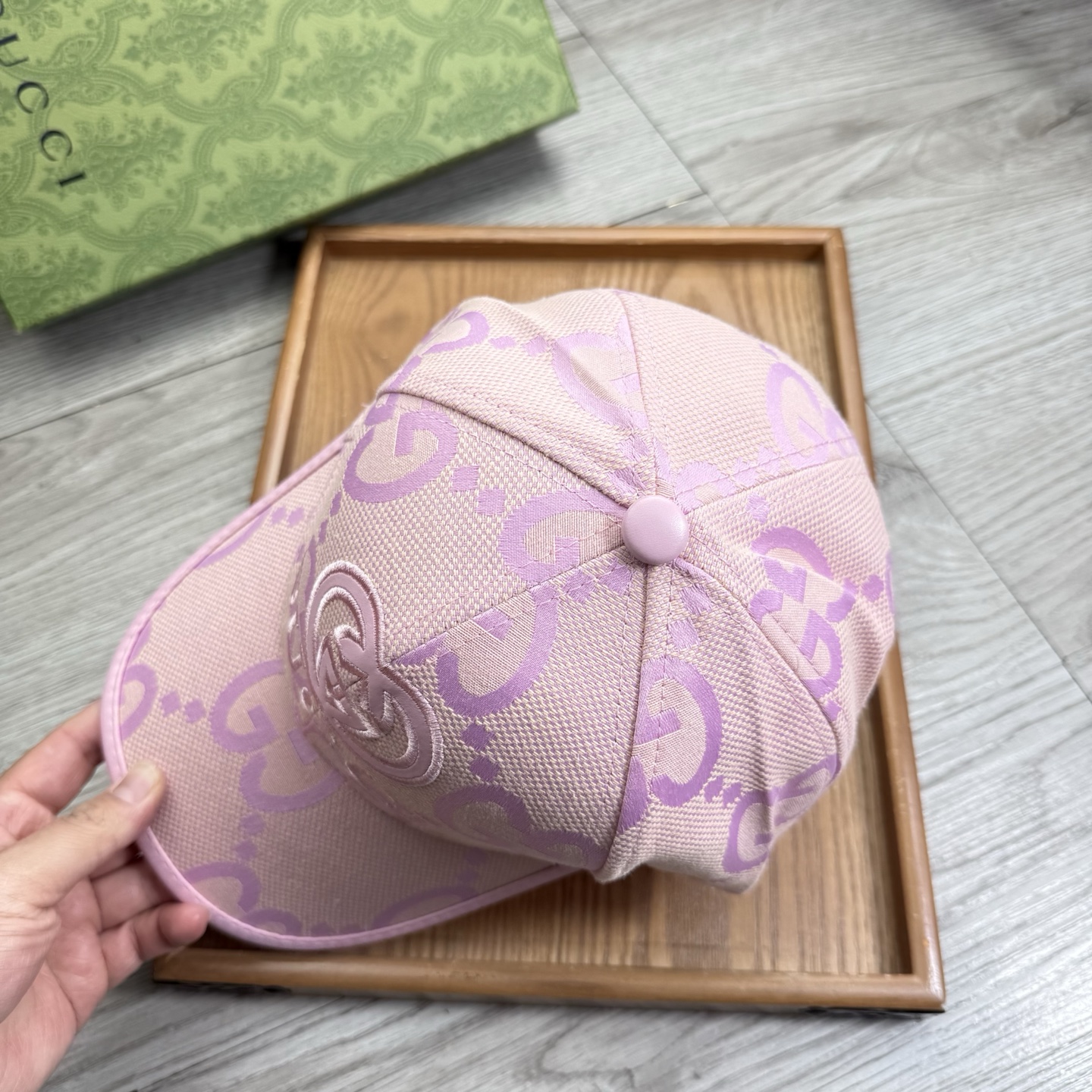 。G家。【配防尘袋】新品棒球帽！材质：纯棉！透气性好！春天挡风，夏天防晒必备单品！颜色大气！款式新颖别致