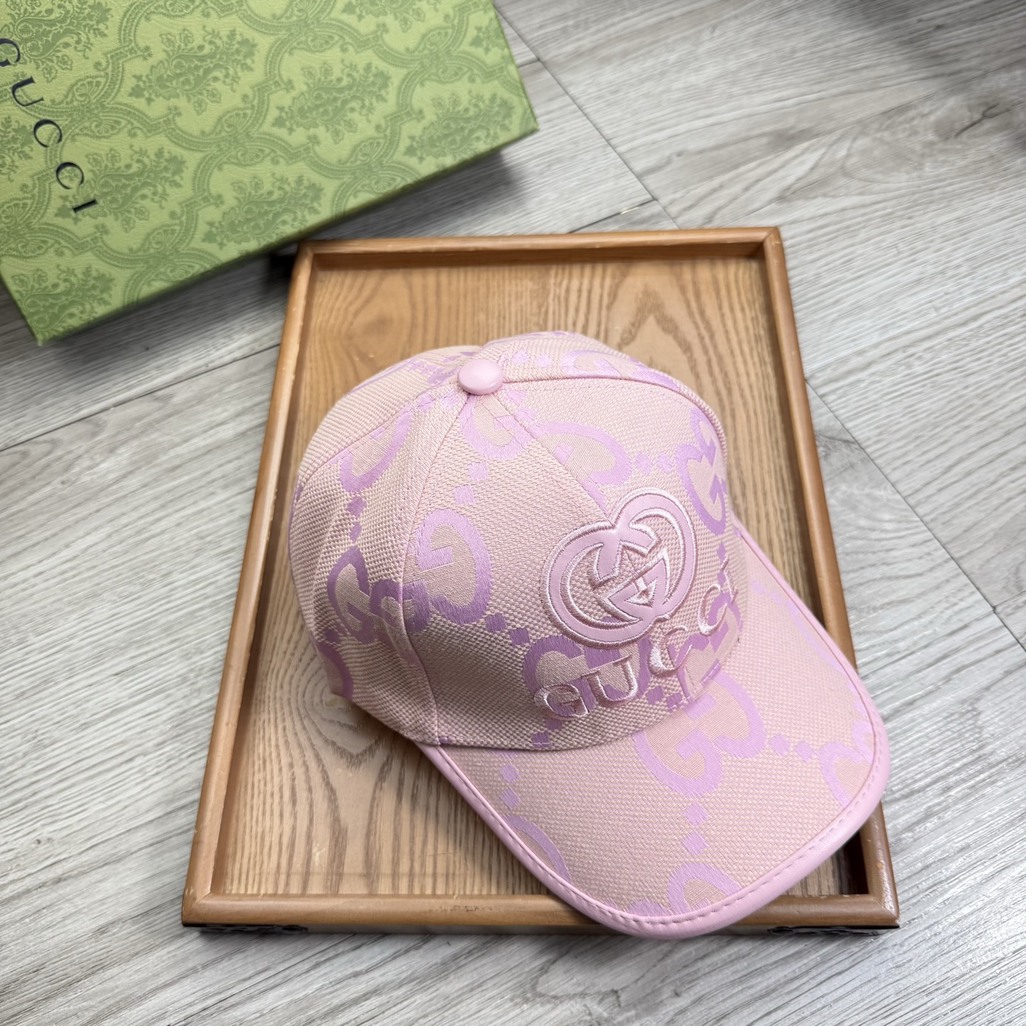 。G家。【配防尘袋】新品棒球帽！材质：纯棉！透气性好！春天挡风，夏天防晒必备单品！颜色大气！款式新颖别致