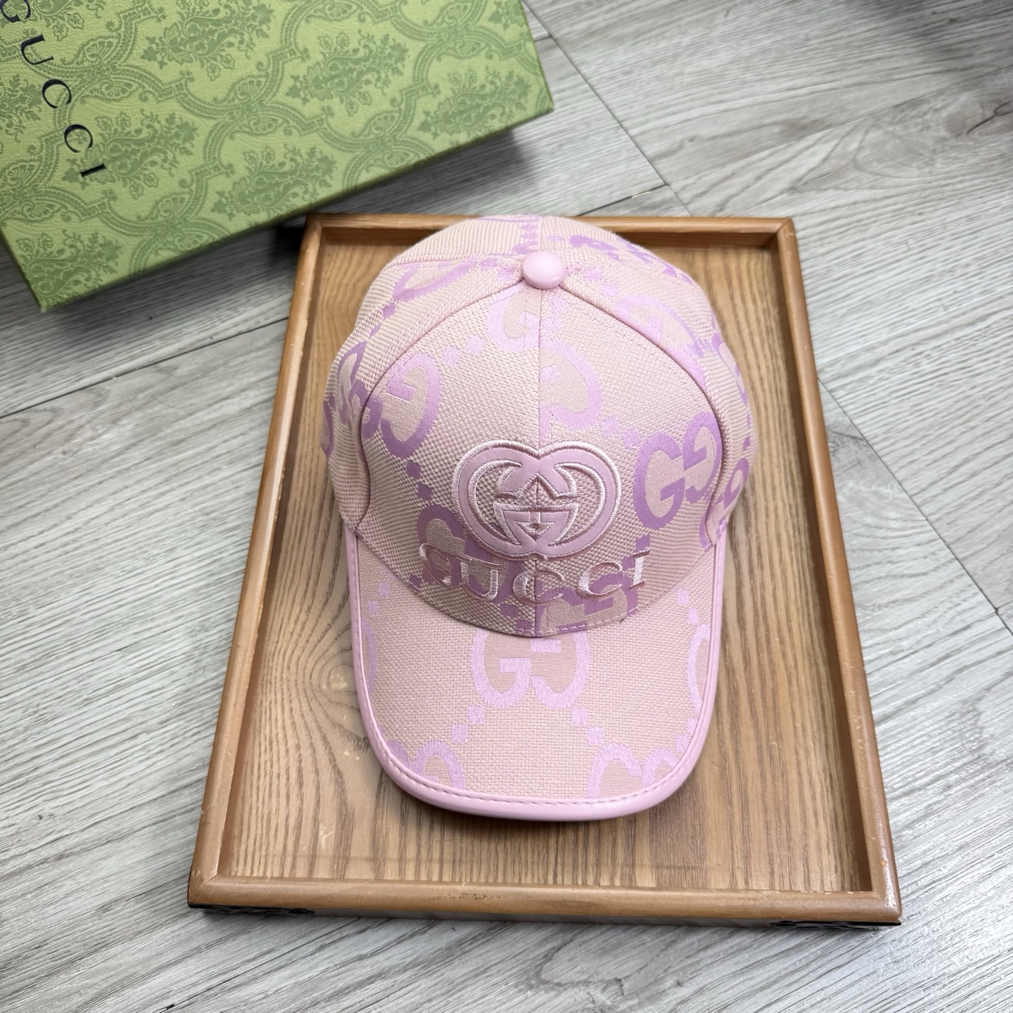 。G家。【配防尘袋】新品棒球帽！材质：纯棉！透气性好！春天挡风，夏天防晒必备单品！颜色大气！款式新颖别致