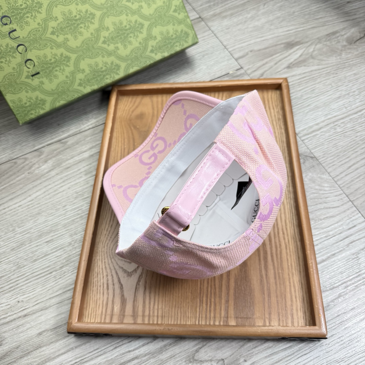 。G家。【配防尘袋】新品棒球帽！材质：纯棉！透气性好！春天挡风，夏天防晒必备单品！颜色大气！款式新颖别致