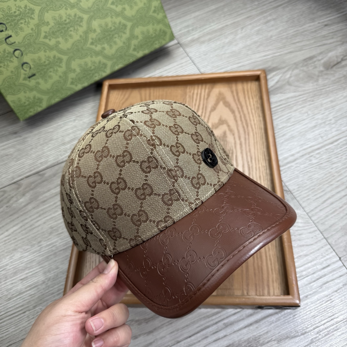 。G家。【配防尘袋】新品棒球帽！材质：纯棉！透气性好！春天挡风，夏天防晒必备单品！颜色大气！款式新颖别致
