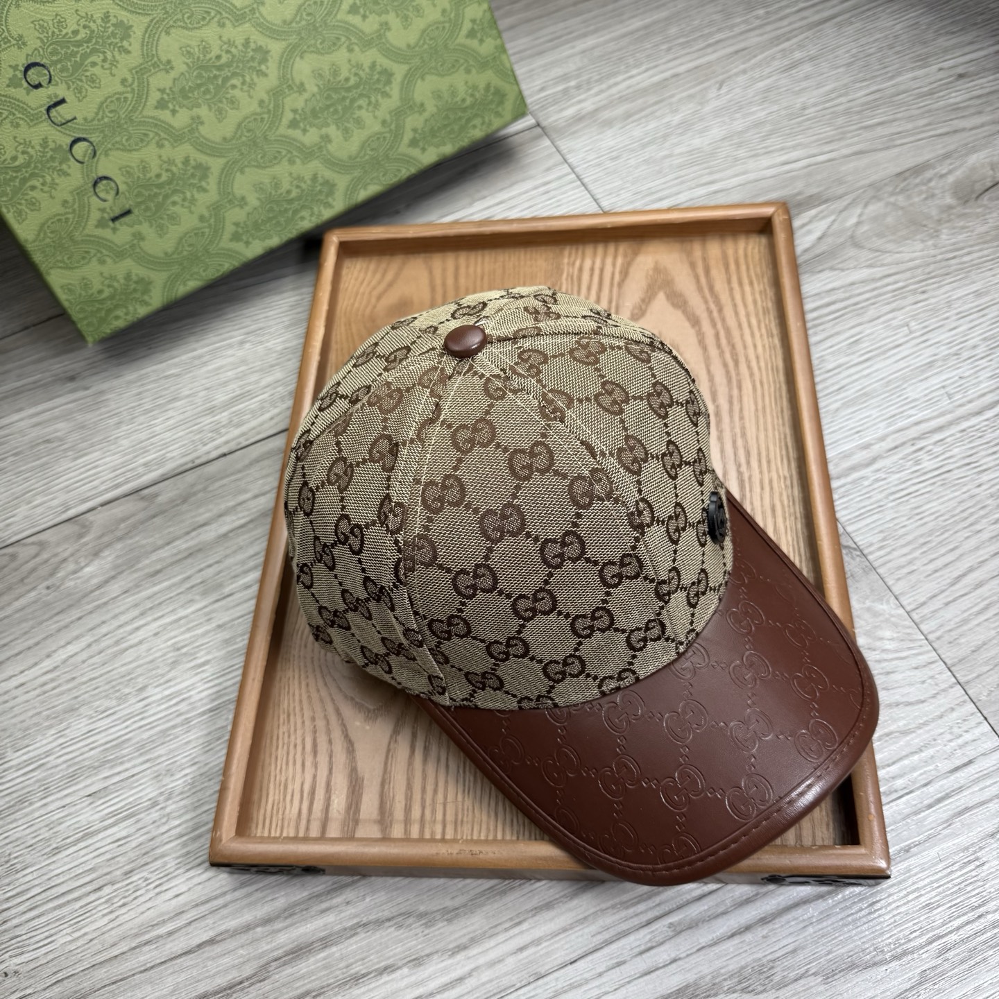。G家。【配防尘袋】新品棒球帽！材质：纯棉！透气性好！春天挡风，夏天防晒必备单品！颜色大气！款式新颖别致